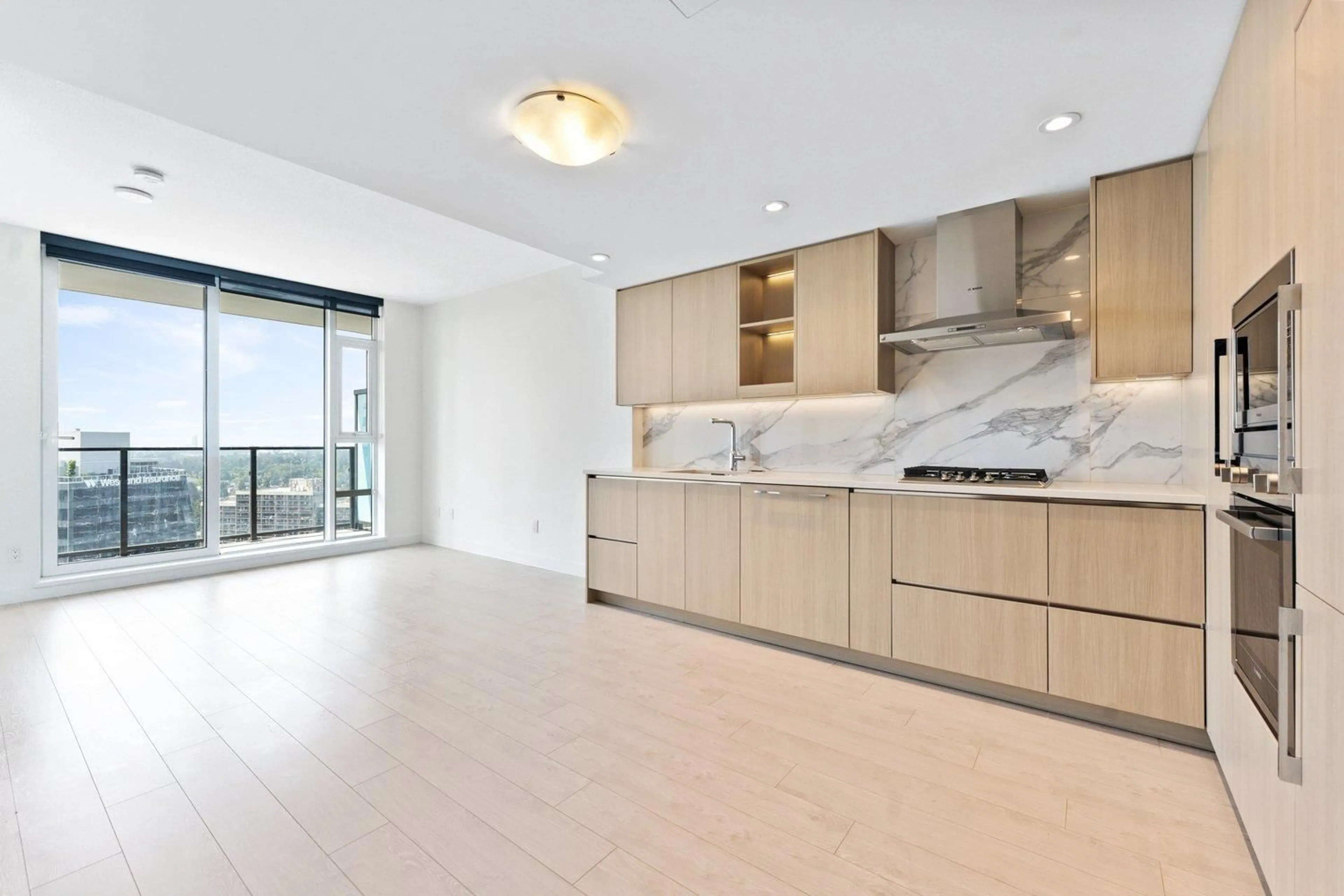 Open concept kitchen, ceramic/tile floor for 3706 - 9887 WHALLEY, Surrey British Columbia V3T0P4