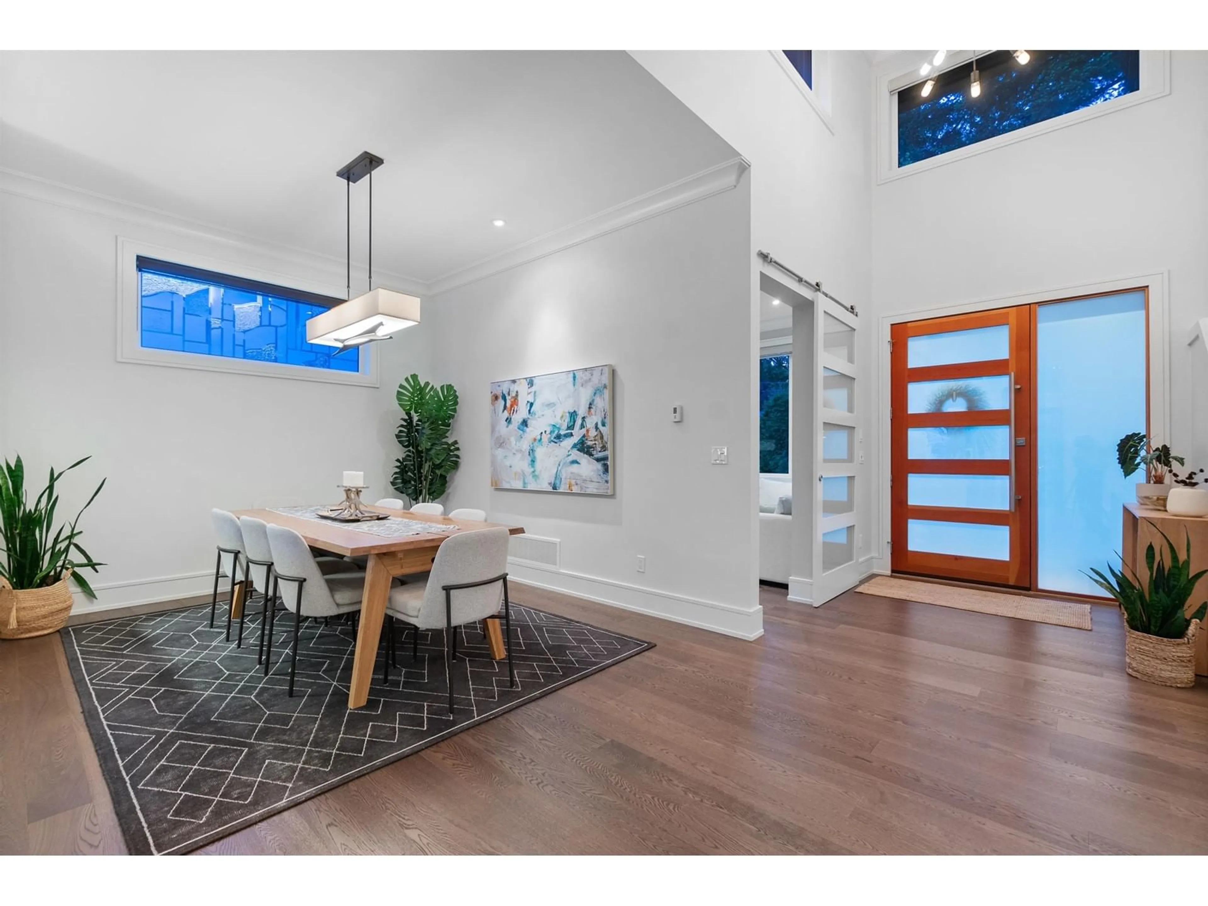 Indoor entryway, wood floors for 2700 127 STREET, Surrey British Columbia V4A3S2