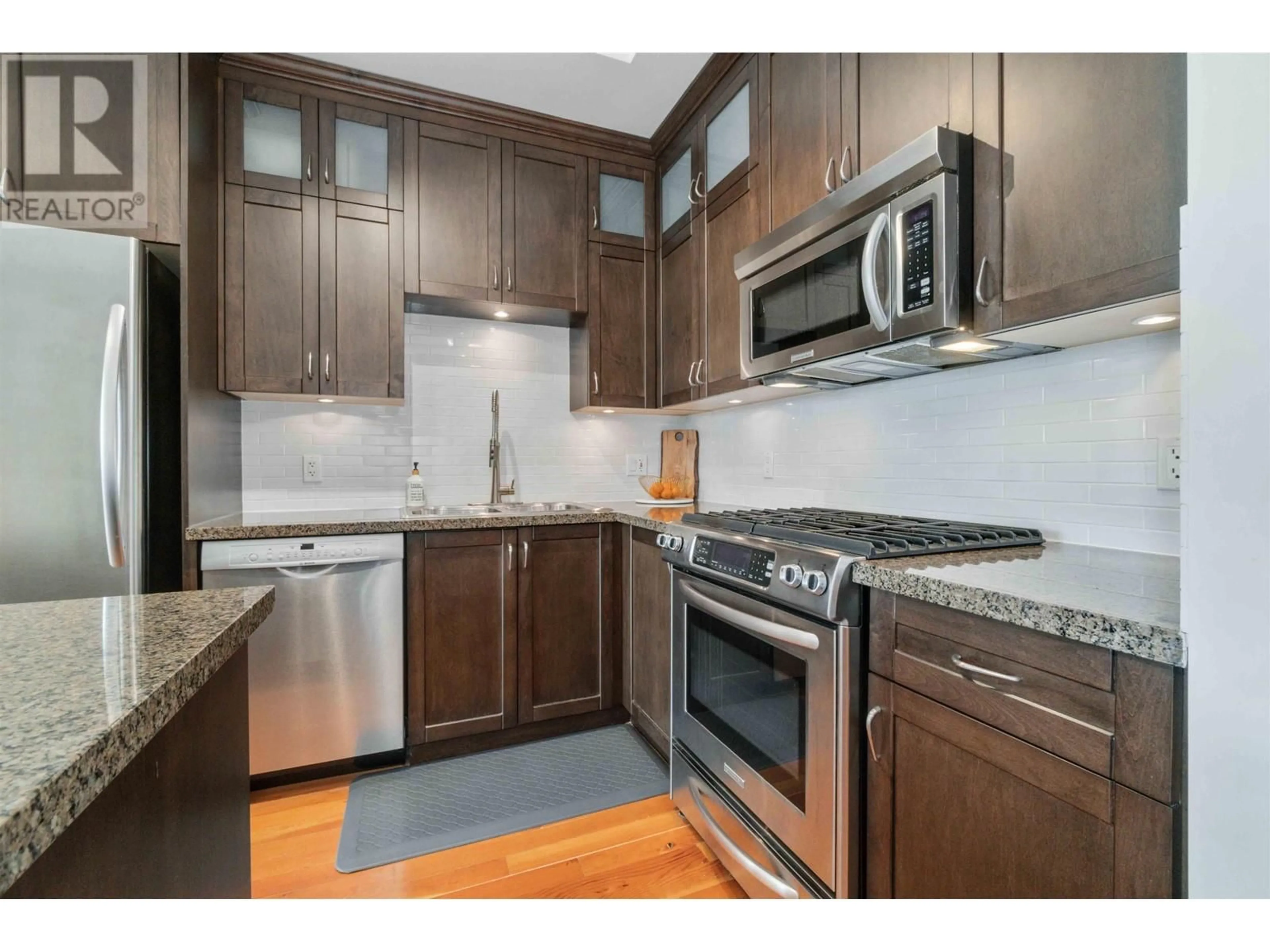 Standard kitchen for 301 240 SALTER STREET, New Westminster British Columbia V3M0C1