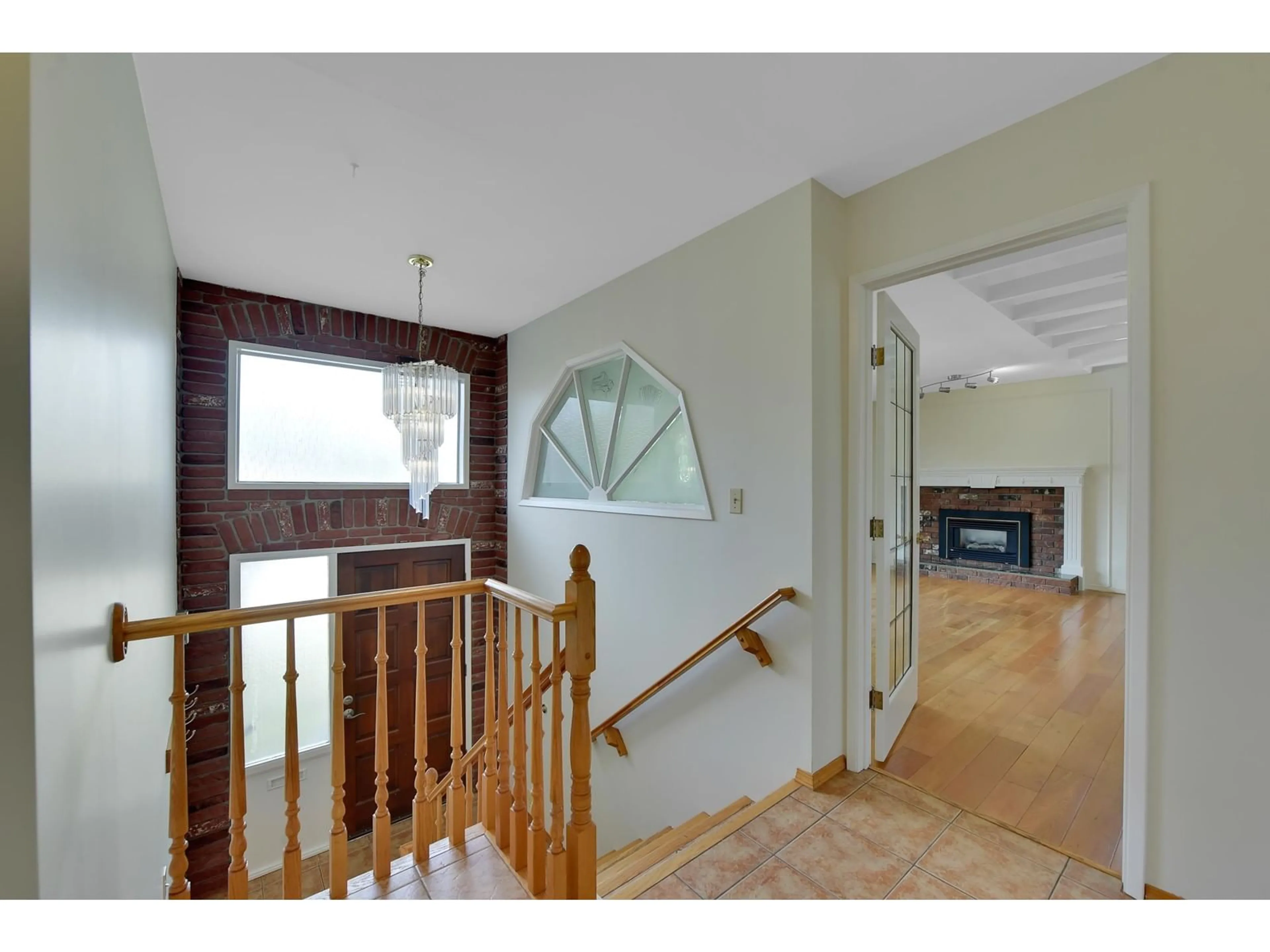 Indoor foyer, wood floors for 27042 28A AVENUE, Langley British Columbia V4W3A4