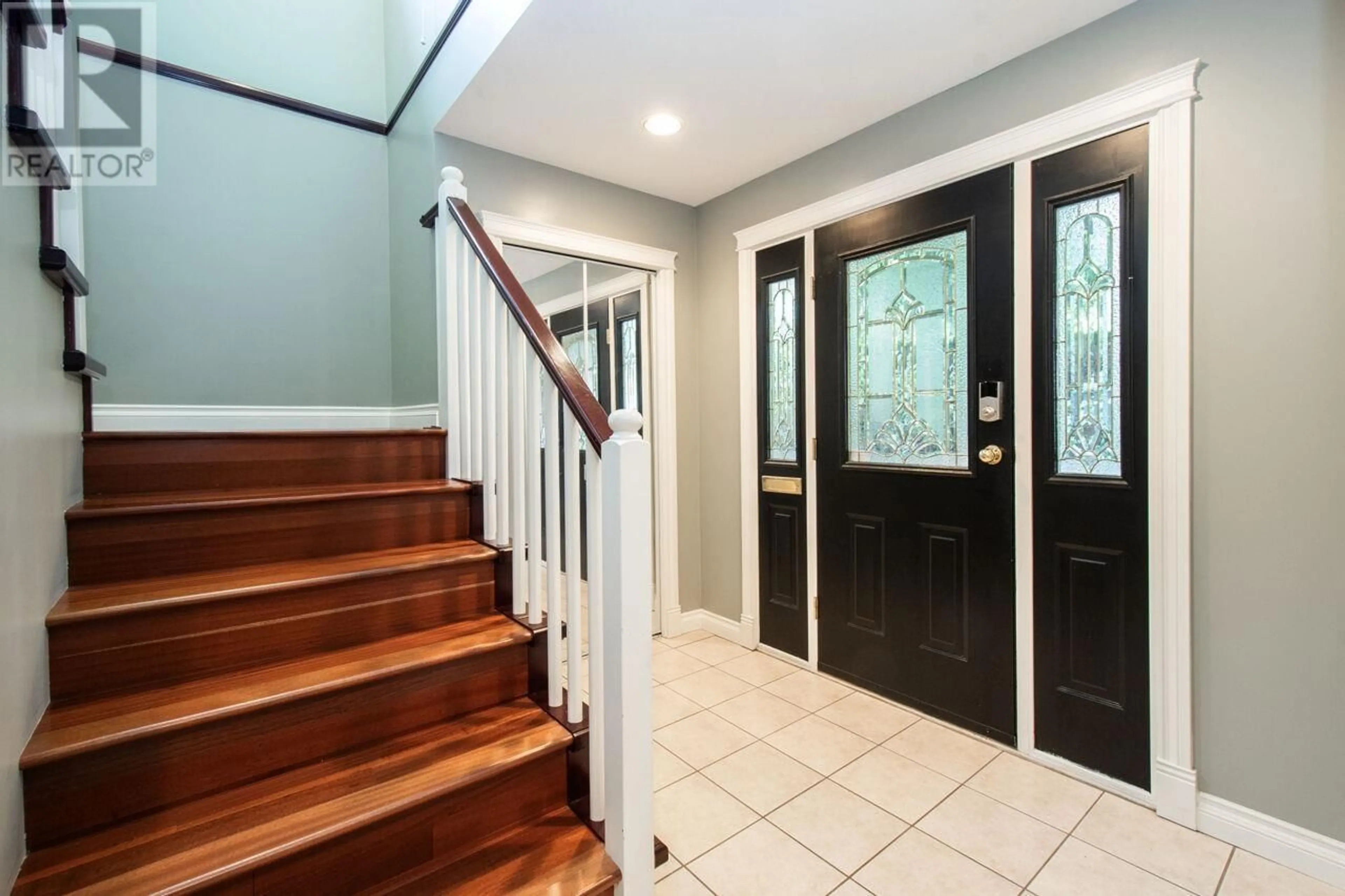 Indoor entryway, wood floors for 6890 CEDAR ROSE COURT, Burnaby British Columbia V5J5J7