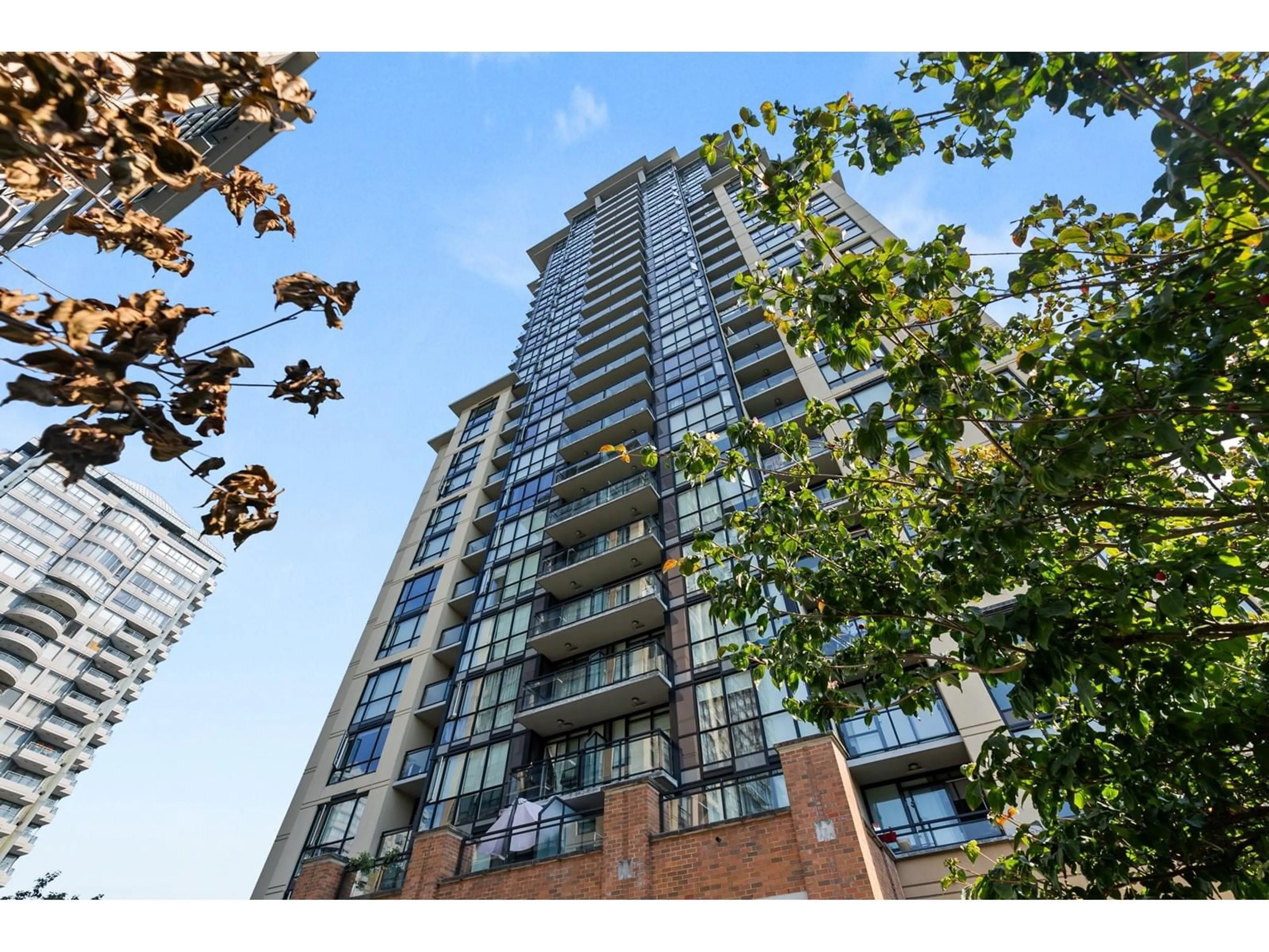 A pic from exterior of the house or condo, the front or back of building for 1903 10777 UNIVERSITY DRIVE, Surrey British Columbia V3T0E6