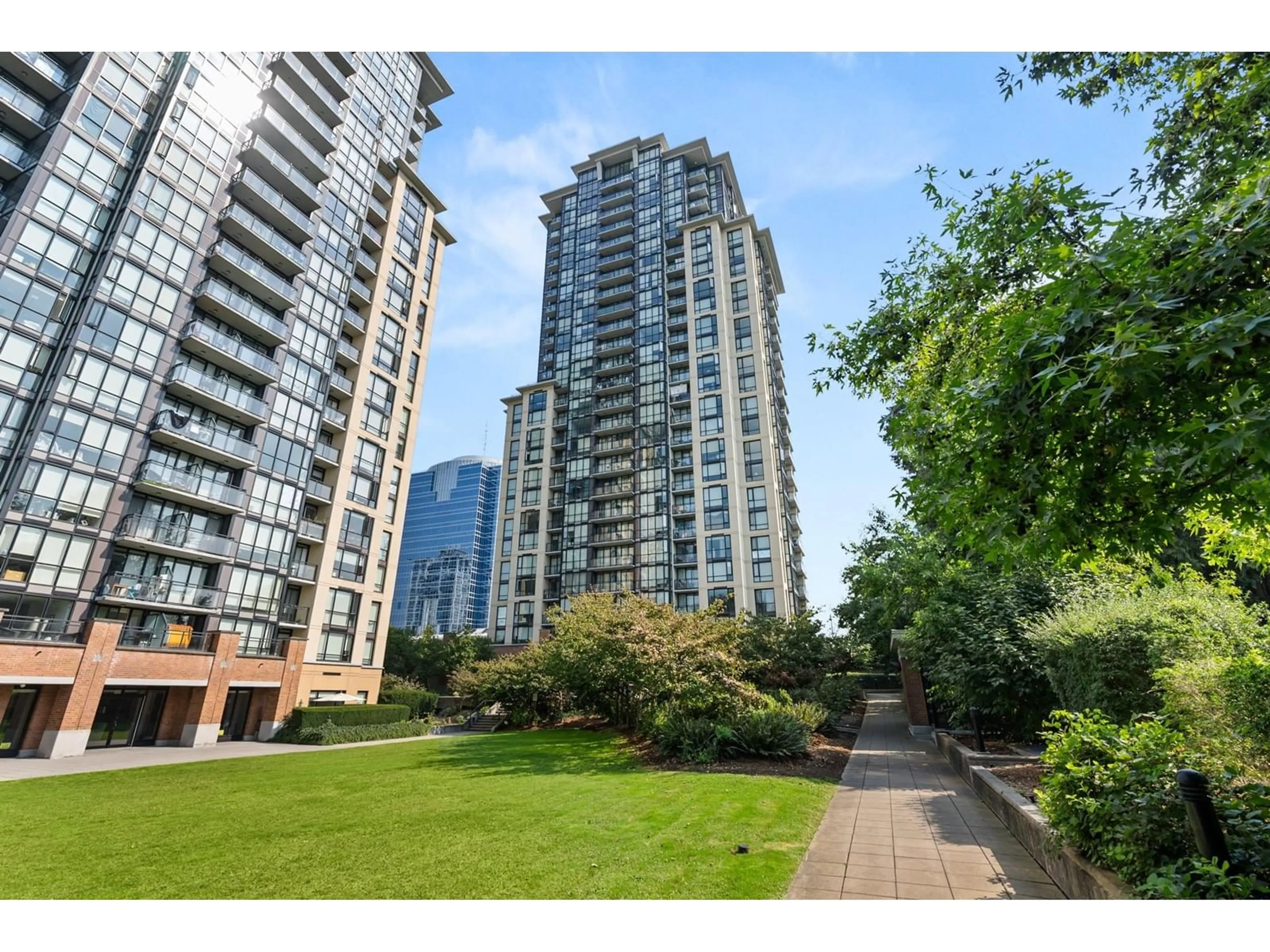 A pic from exterior of the house or condo, the view of city buildings for 1903 10777 UNIVERSITY DRIVE, Surrey British Columbia V3T0E6