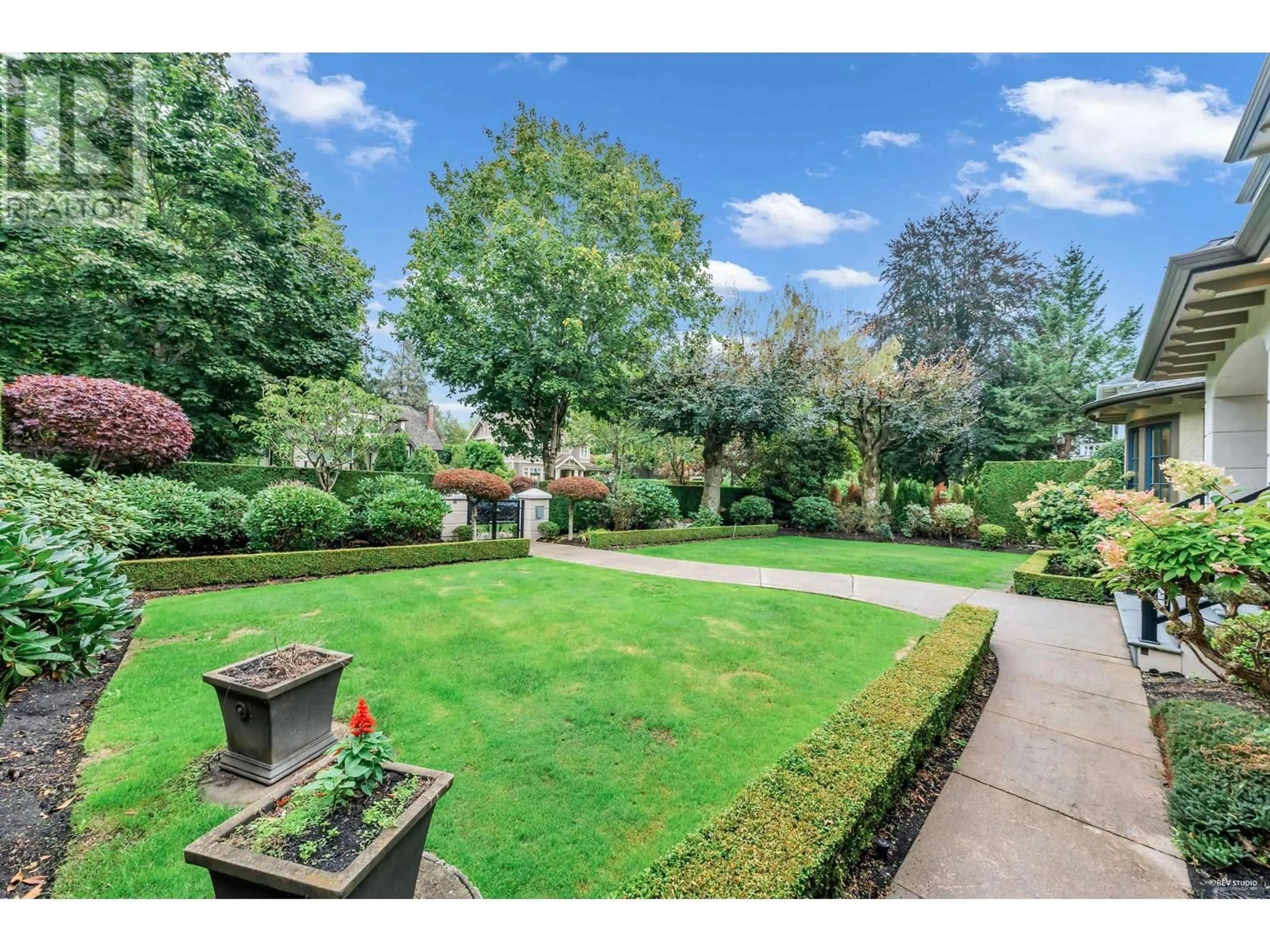 A pic from outside/outdoor area/front of a property/back of a property/a pic from drone, street for 6011 ADERA STREET, Vancouver British Columbia V6M3J3