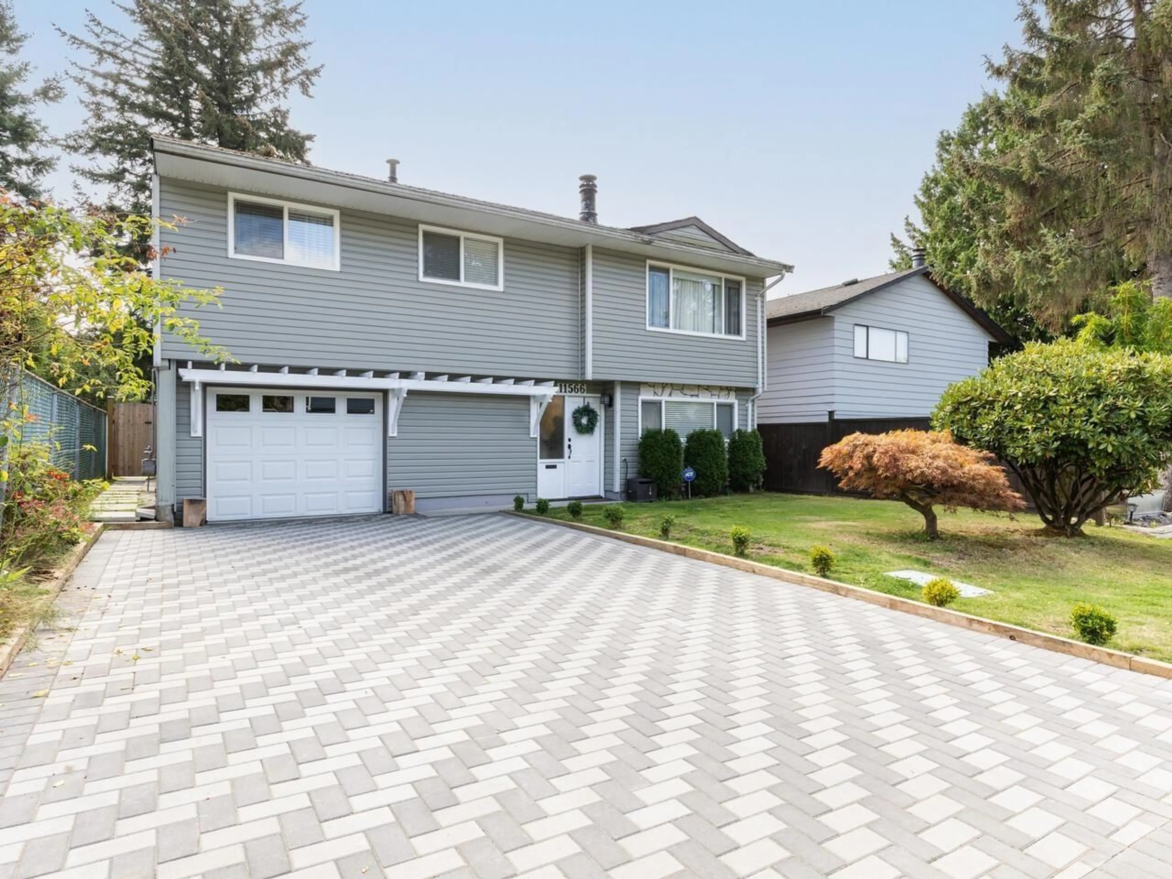 Home with vinyl exterior material, street for 11566 PARKWOOD PLACE, Delta British Columbia V4C7L1