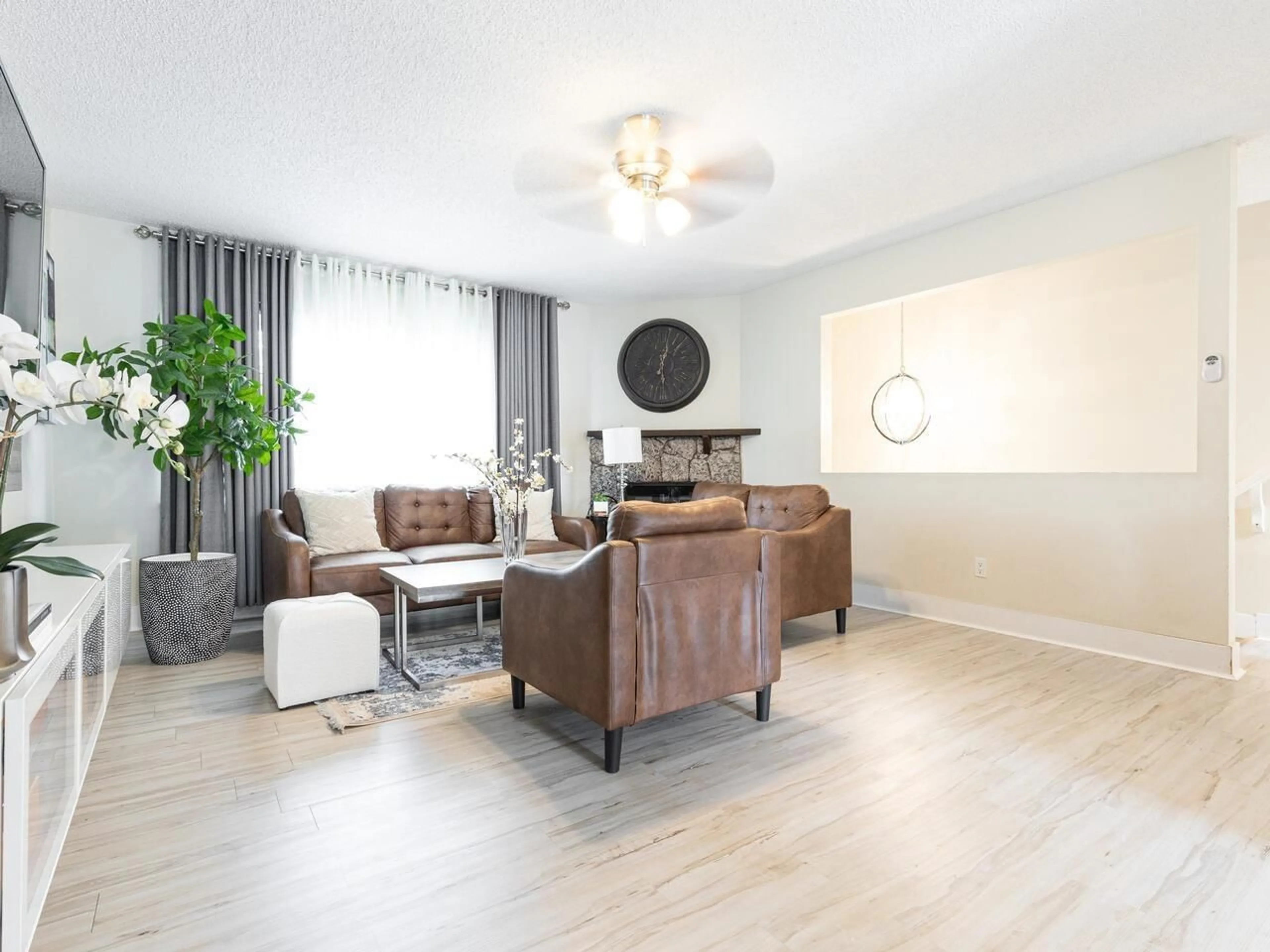 Living room with furniture, wood/laminate floor for 11566 PARKWOOD PLACE, Delta British Columbia V4C7L1