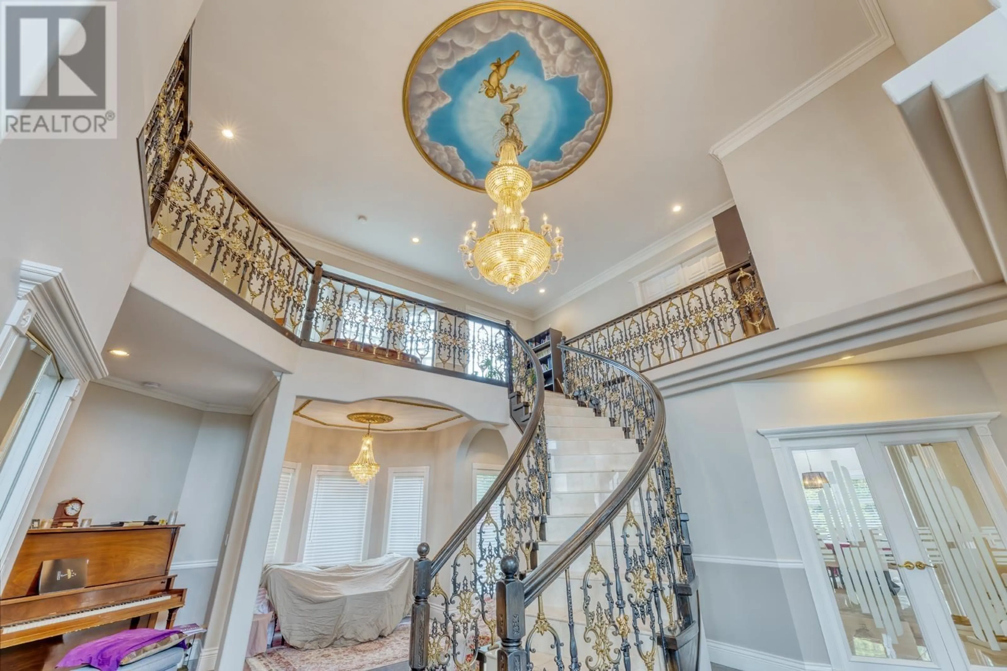 Indoor foyer, wood floors for 3057 PLATEAU BOULEVARD, Coquitlam British Columbia V3E2Y7