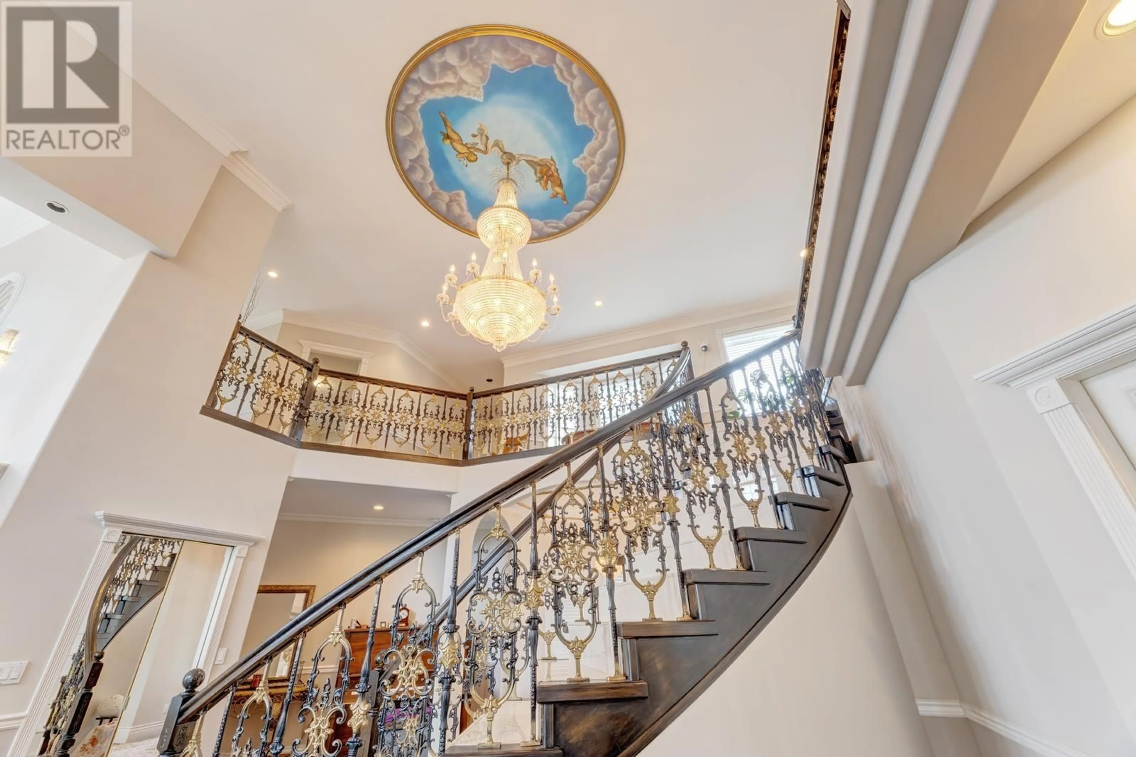 Indoor foyer, wood floors for 3057 PLATEAU BOULEVARD, Coquitlam British Columbia V3E2Y7