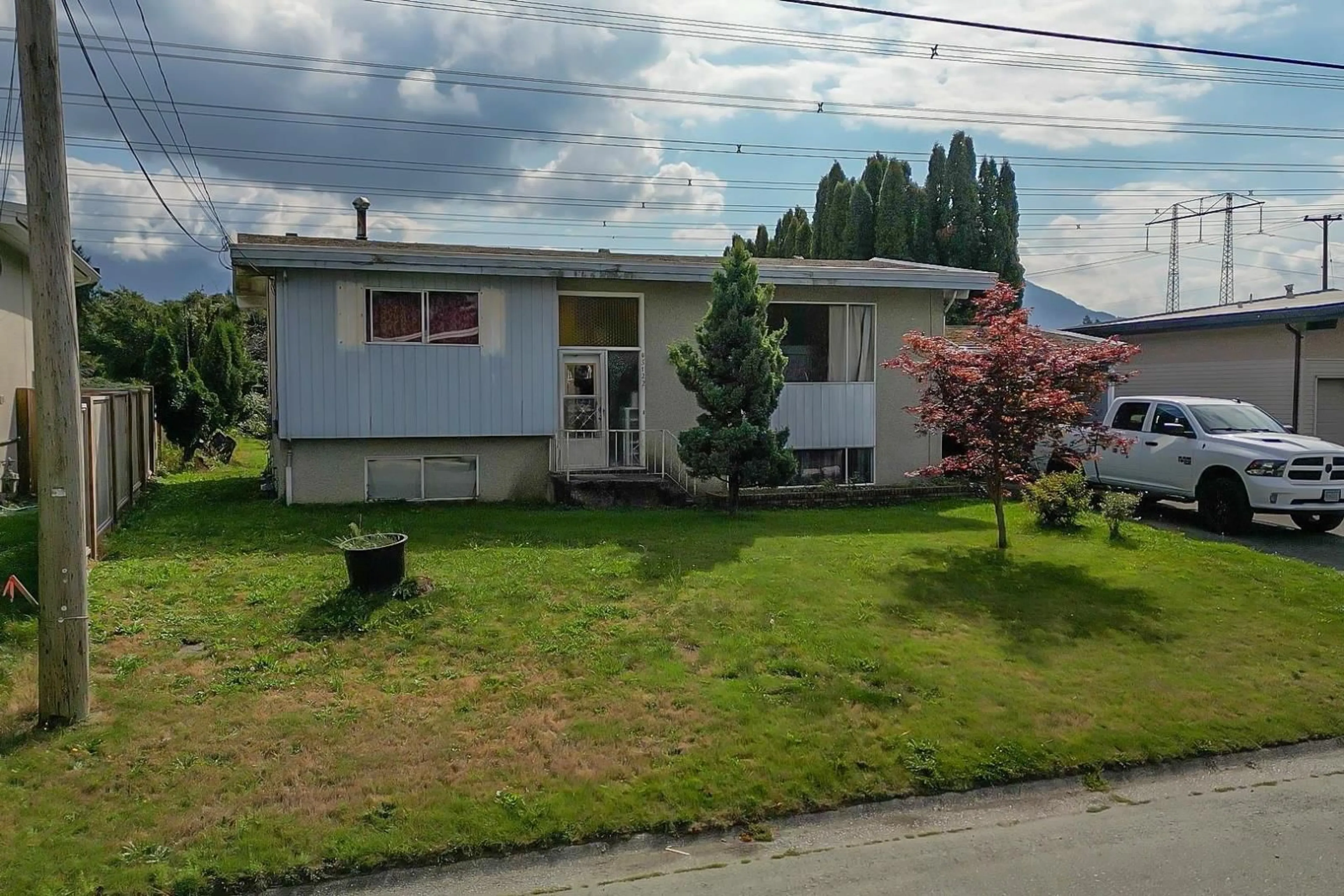 Frontside or backside of a home, cottage for 45122 BALMORAL AVENUE, Chilliwack British Columbia V2R3G8