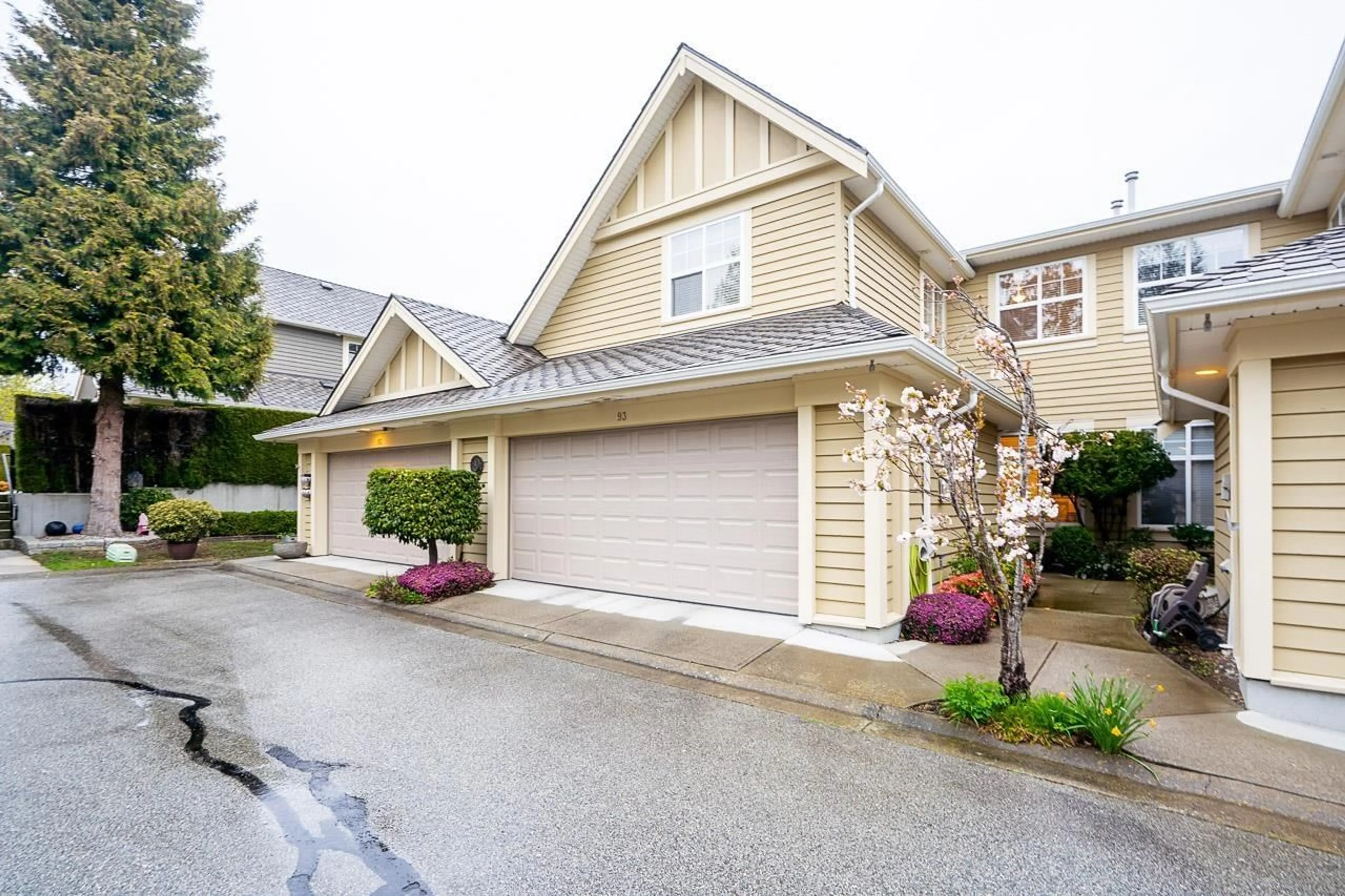 A pic from exterior of the house or condo, cottage for 93 15500 ROSEMARY HEIGHTS CRESCENT, Surrey British Columbia V3Z0K1