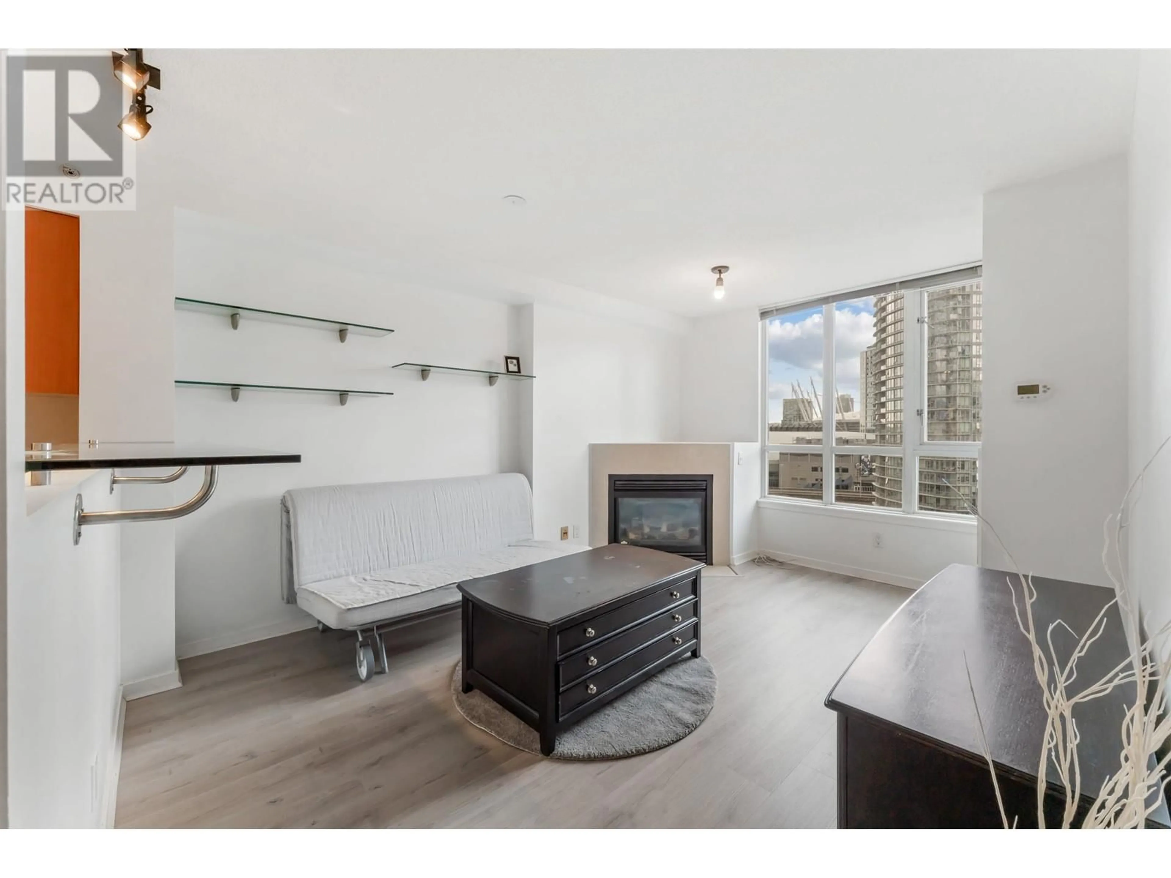 Living room with furniture, wood/laminate floor for 1510 - 63 KEEFER PLACE, Vancouver British Columbia V6B6N6