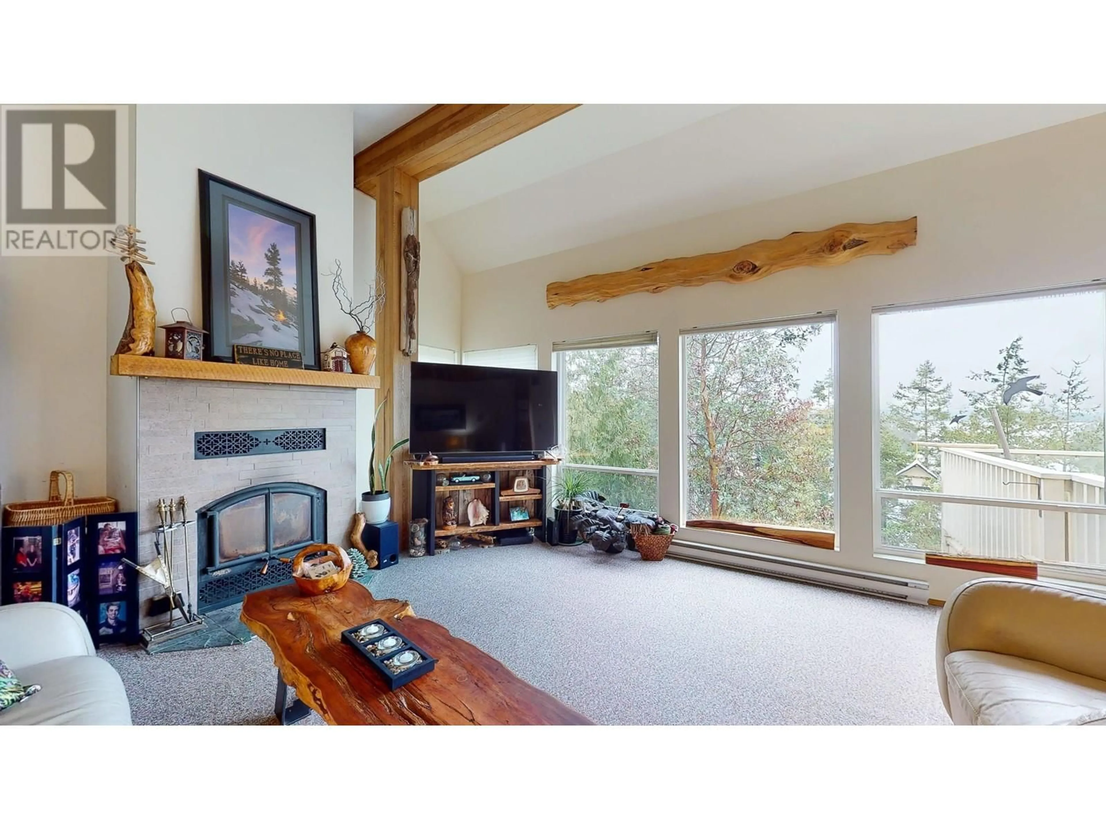 Living room with furniture, wood/laminate floor for 20 5471 SECRET COVE ROAD, Halfmoon Bay British Columbia V7Z1G8