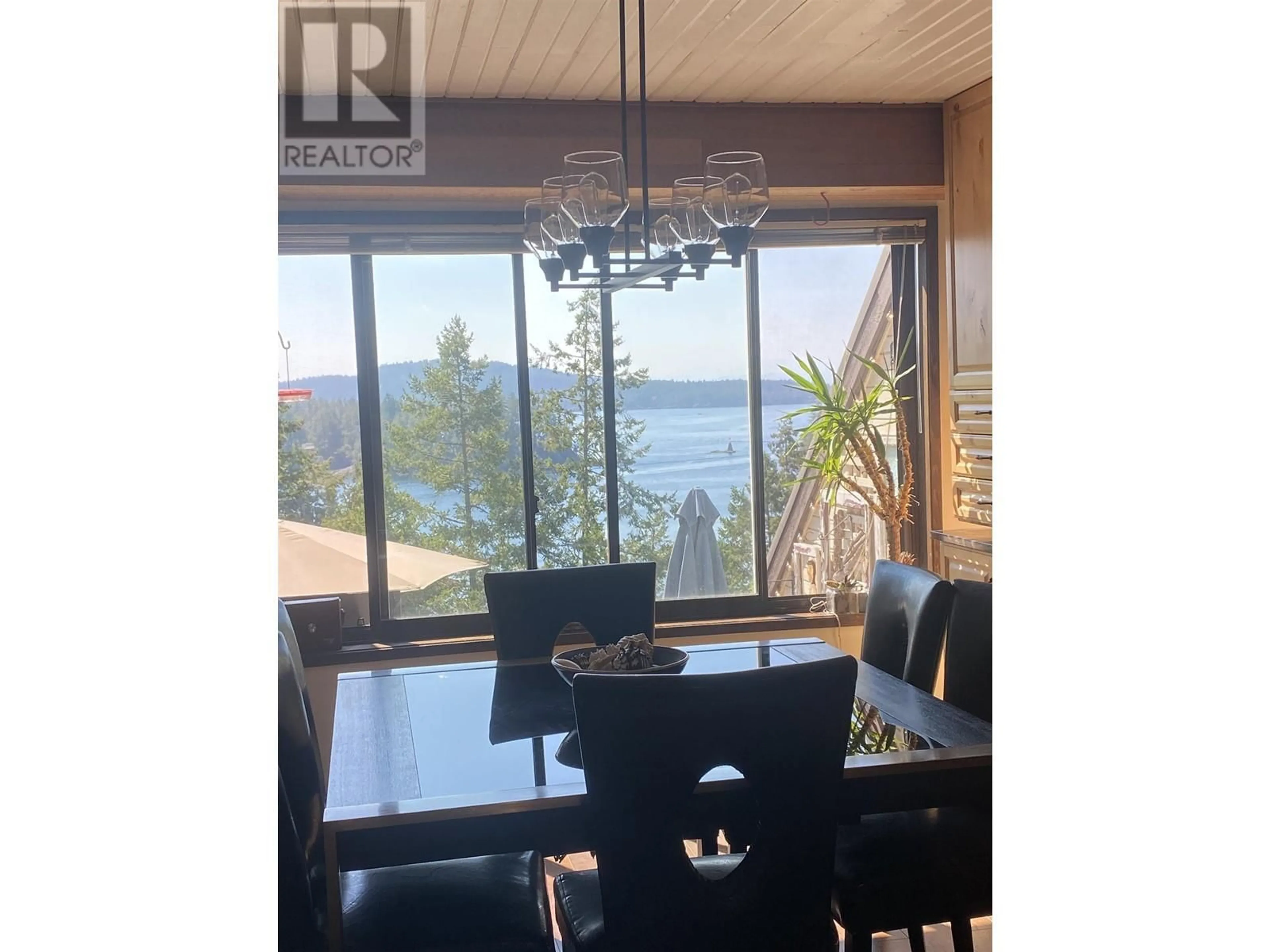 Dining room, wood/laminate floor for 20 5471 SECRET COVE ROAD, Halfmoon Bay British Columbia V7Z1G8