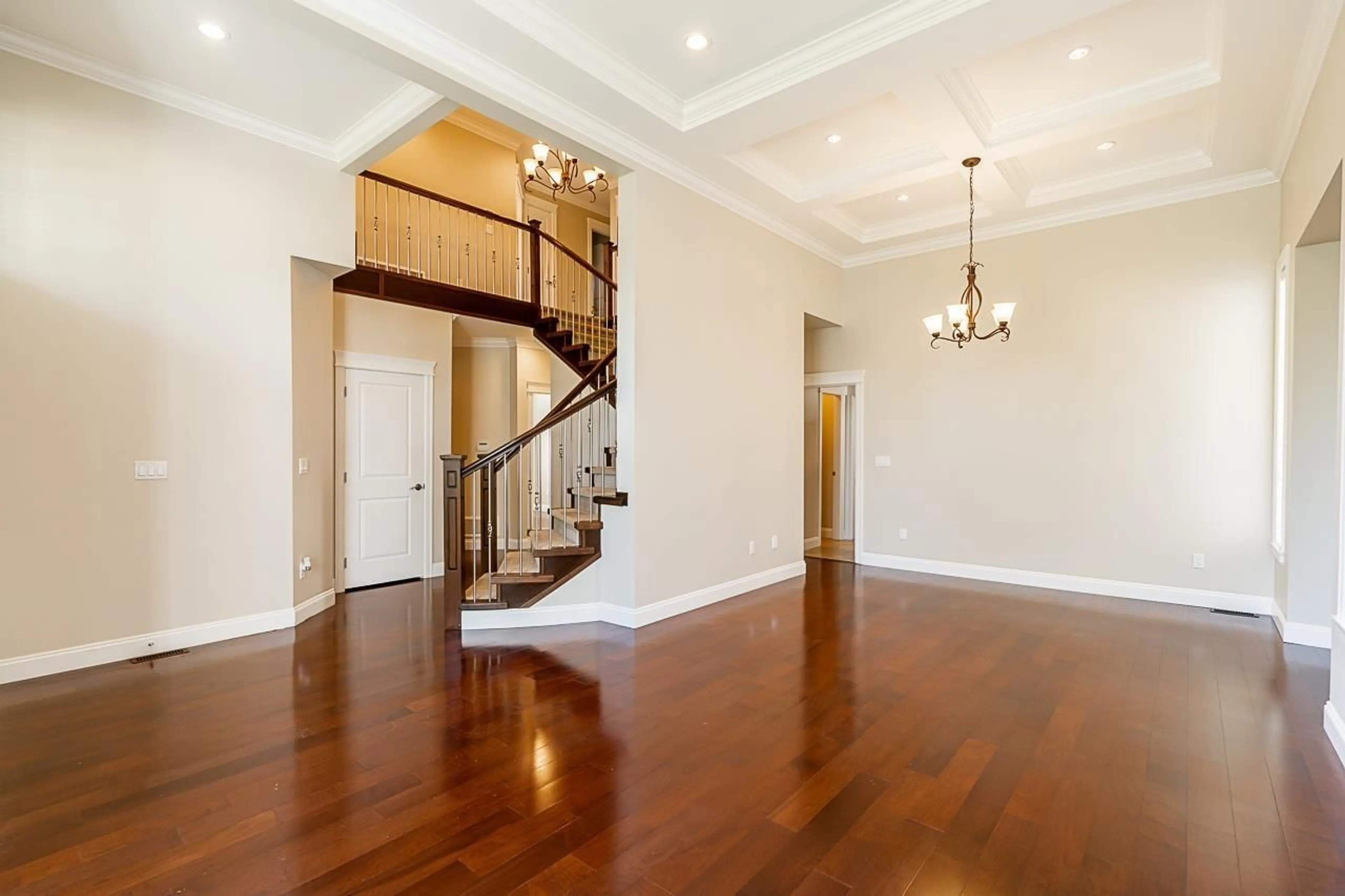 Indoor foyer, wood floors for 15079 67A AVENUE, Surrey British Columbia V3S1G6