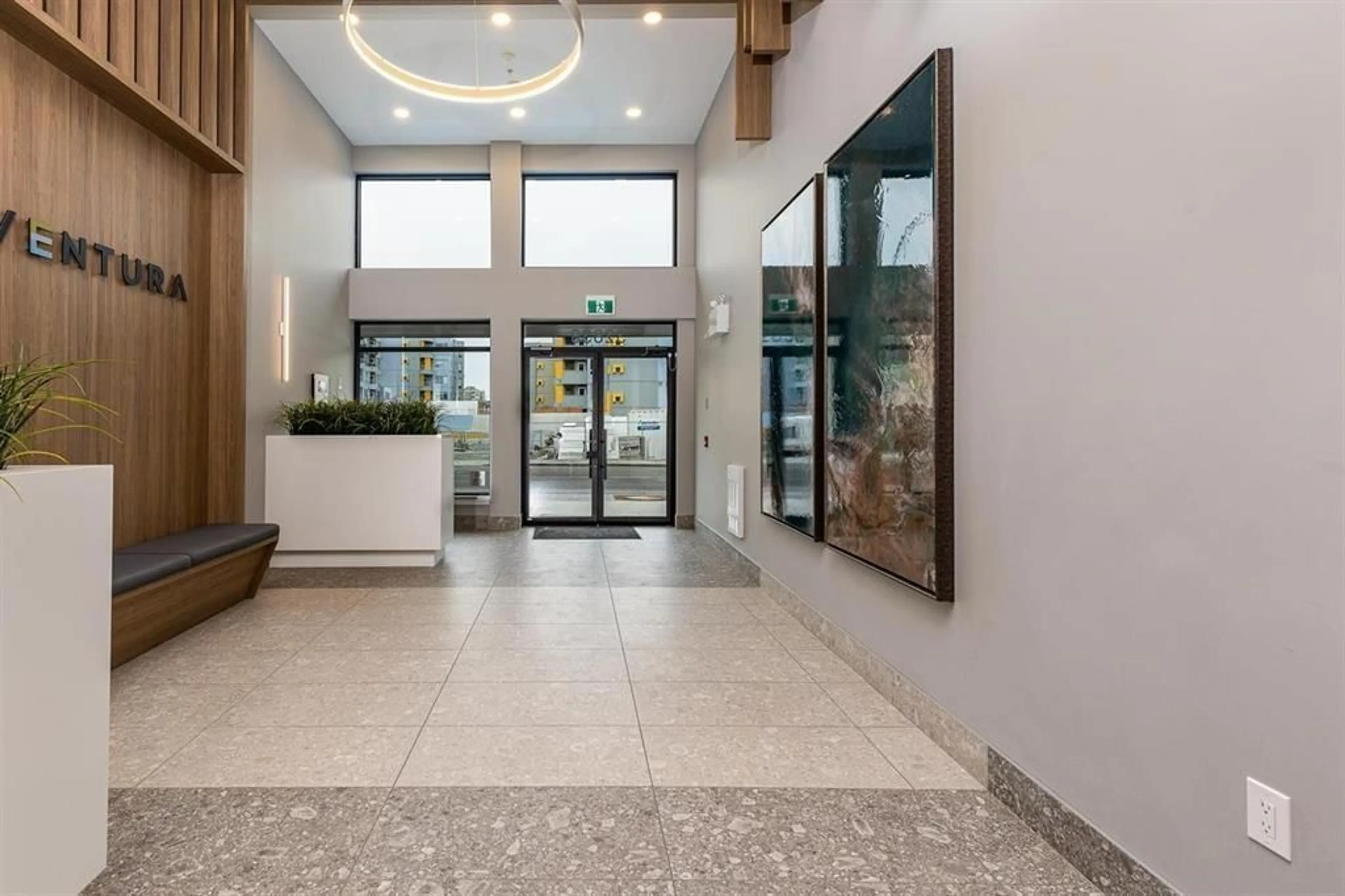 Indoor lobby, ceramic floors for 202 32838 VENTURA AVENUE, Abbotsford British Columbia V2S0M5