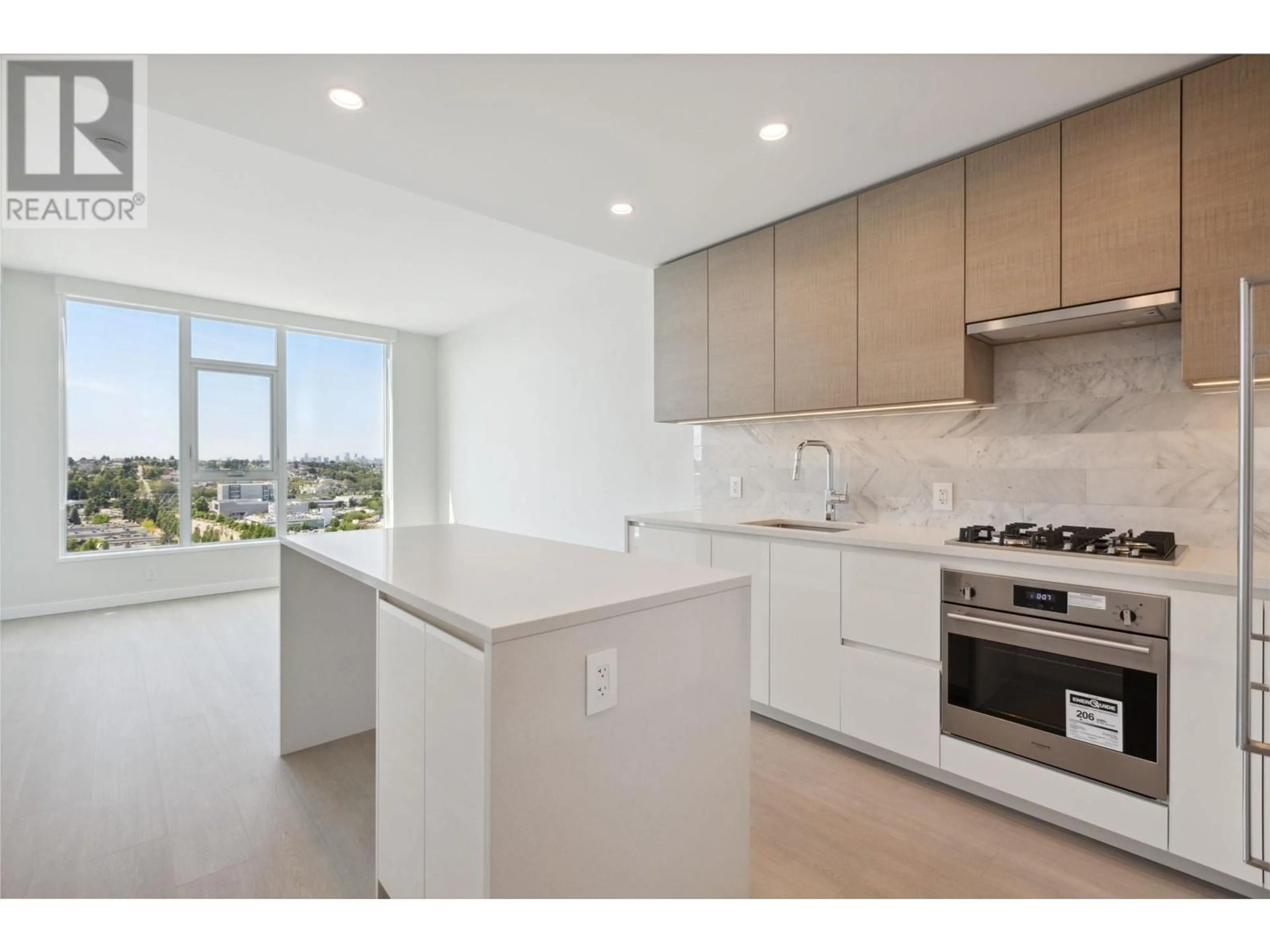 Standard kitchen, wood floors for 1504 2186 GILMORE AVENUE, Burnaby British Columbia V5C6A7