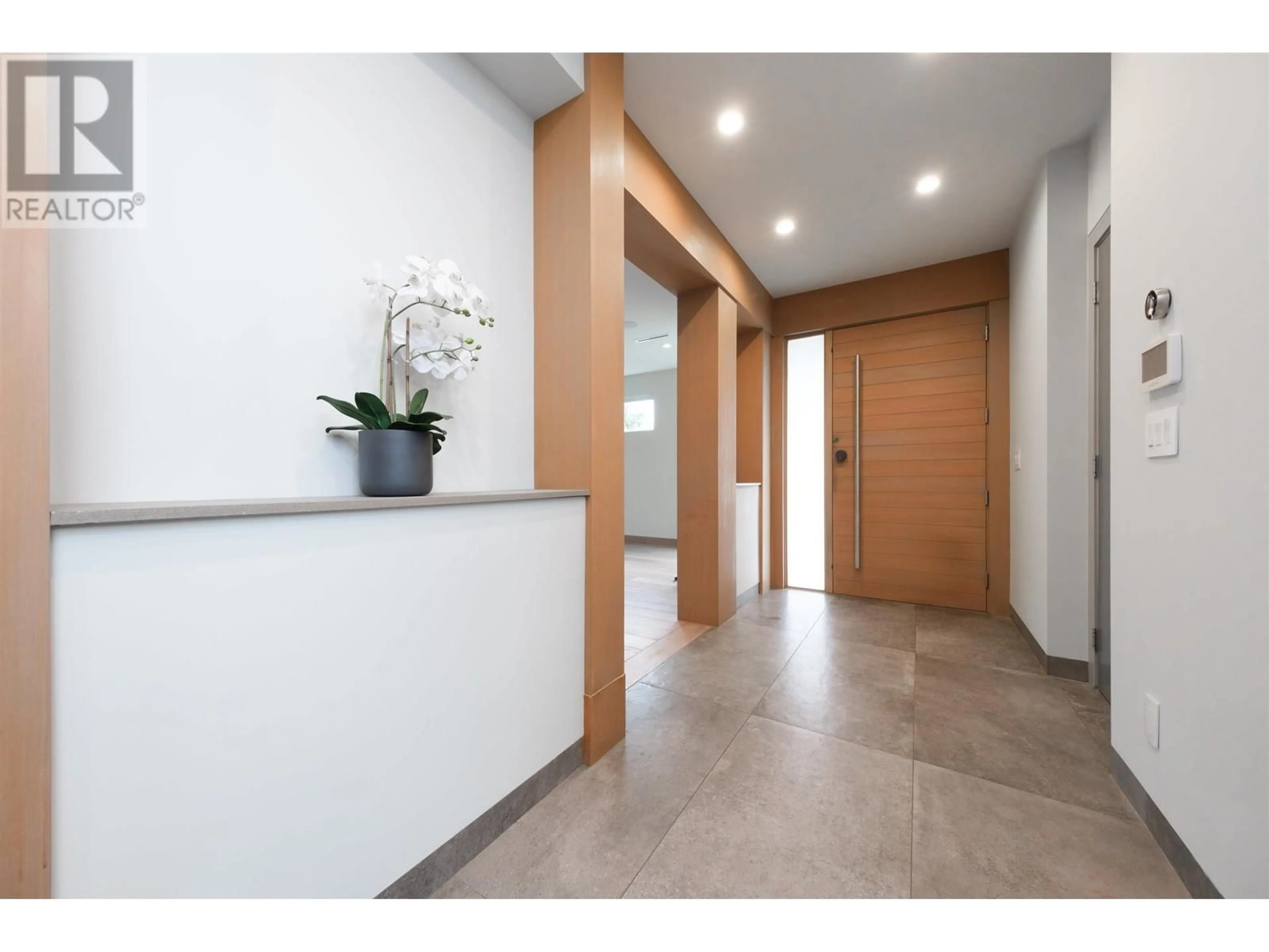 Indoor foyer for 6507 WALTHAM AVENUE, Burnaby British Columbia V5H3V6