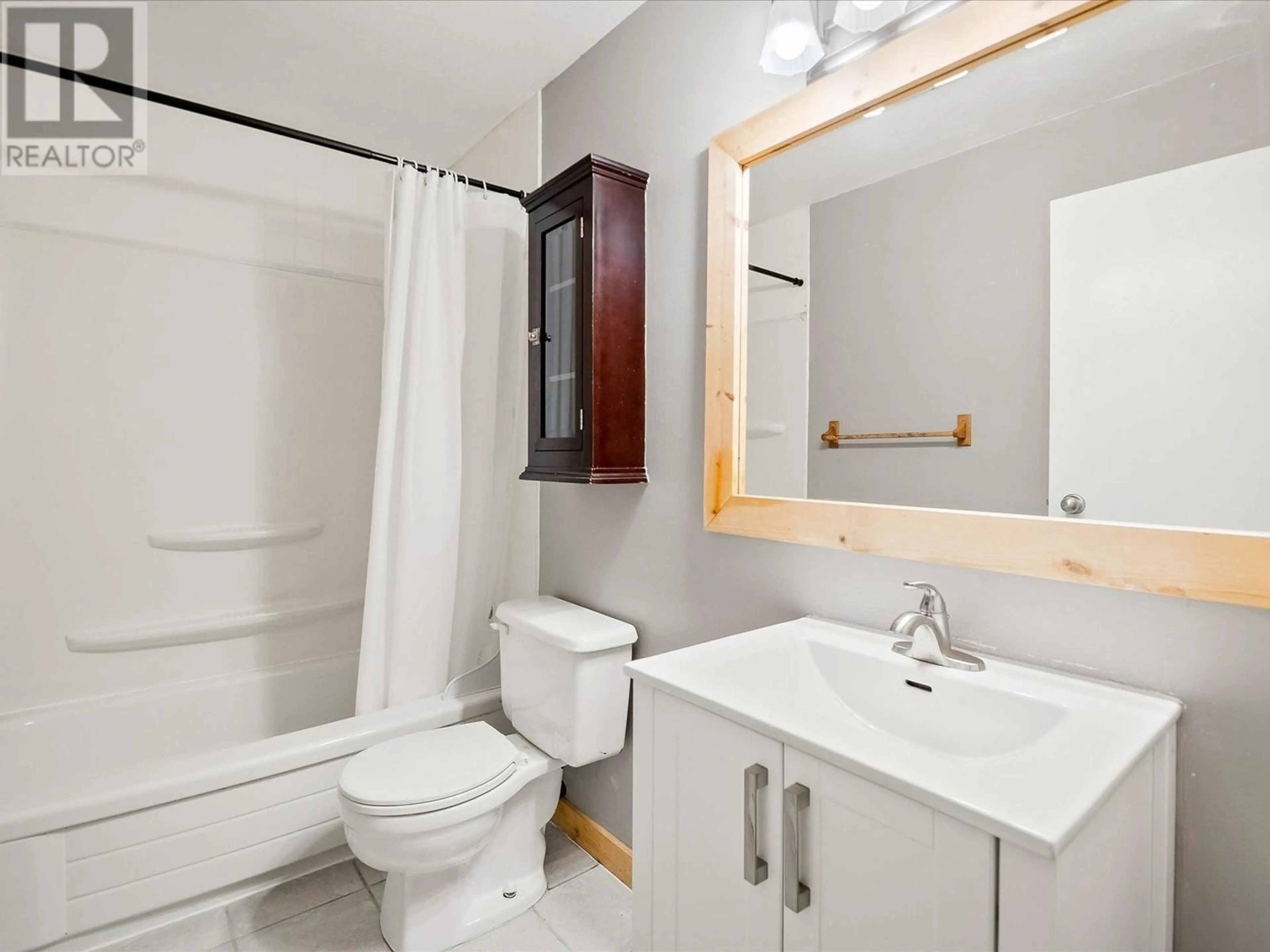 Standard bathroom, wood floors for 14 2230 EVA LAKE ROAD, Whistler British Columbia V8E0M5