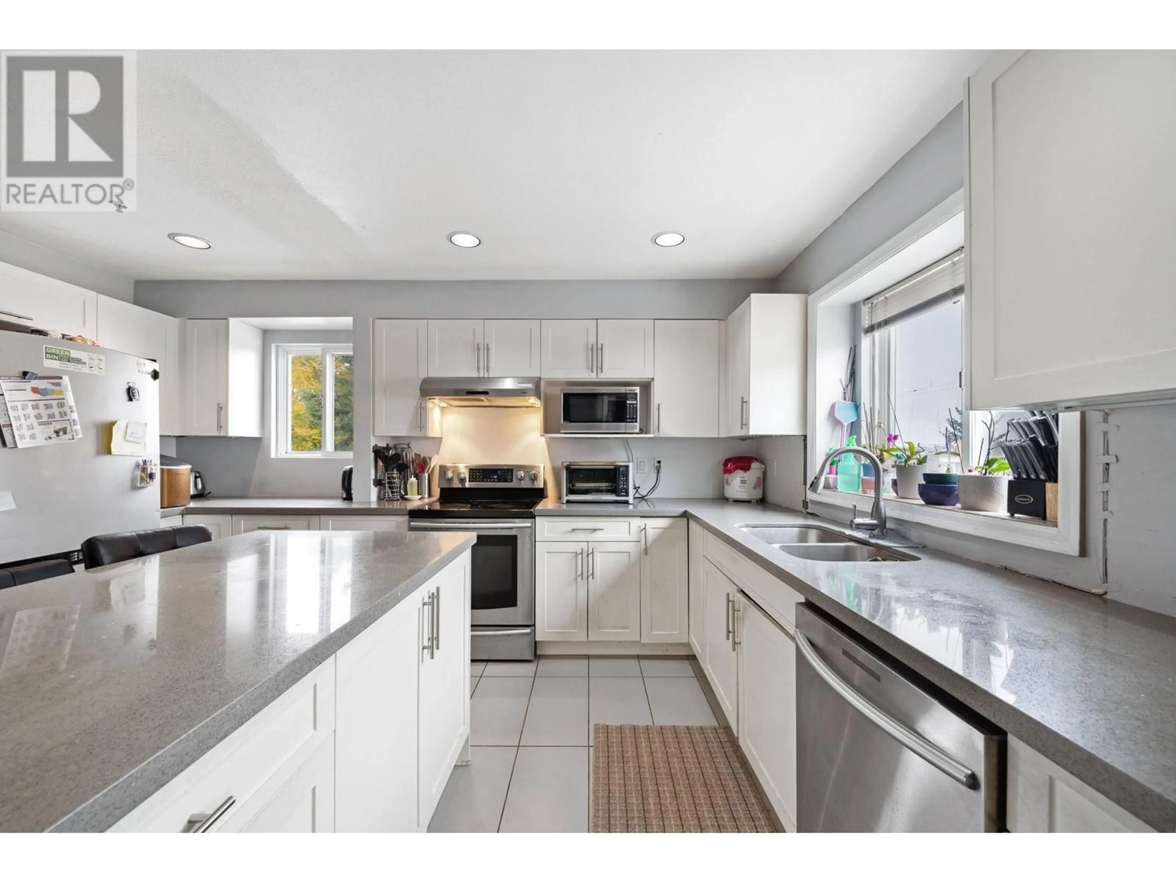 Open concept kitchen for 3298 E 2ND AVENUE, Vancouver British Columbia V5M1G3