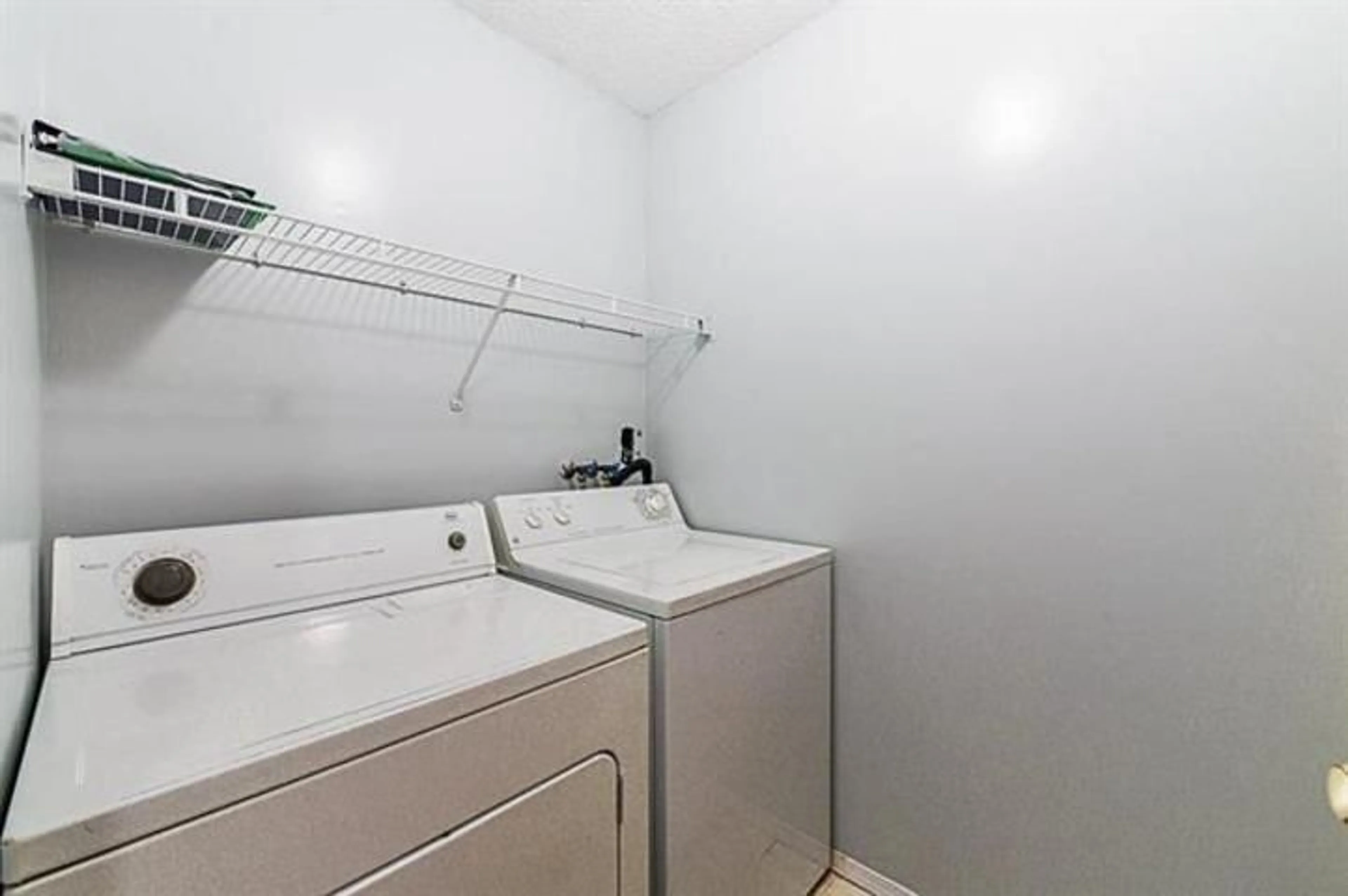 Laundry room for 8 46160 PRINCESS AVENUE, Chilliwack British Columbia V2P2A7