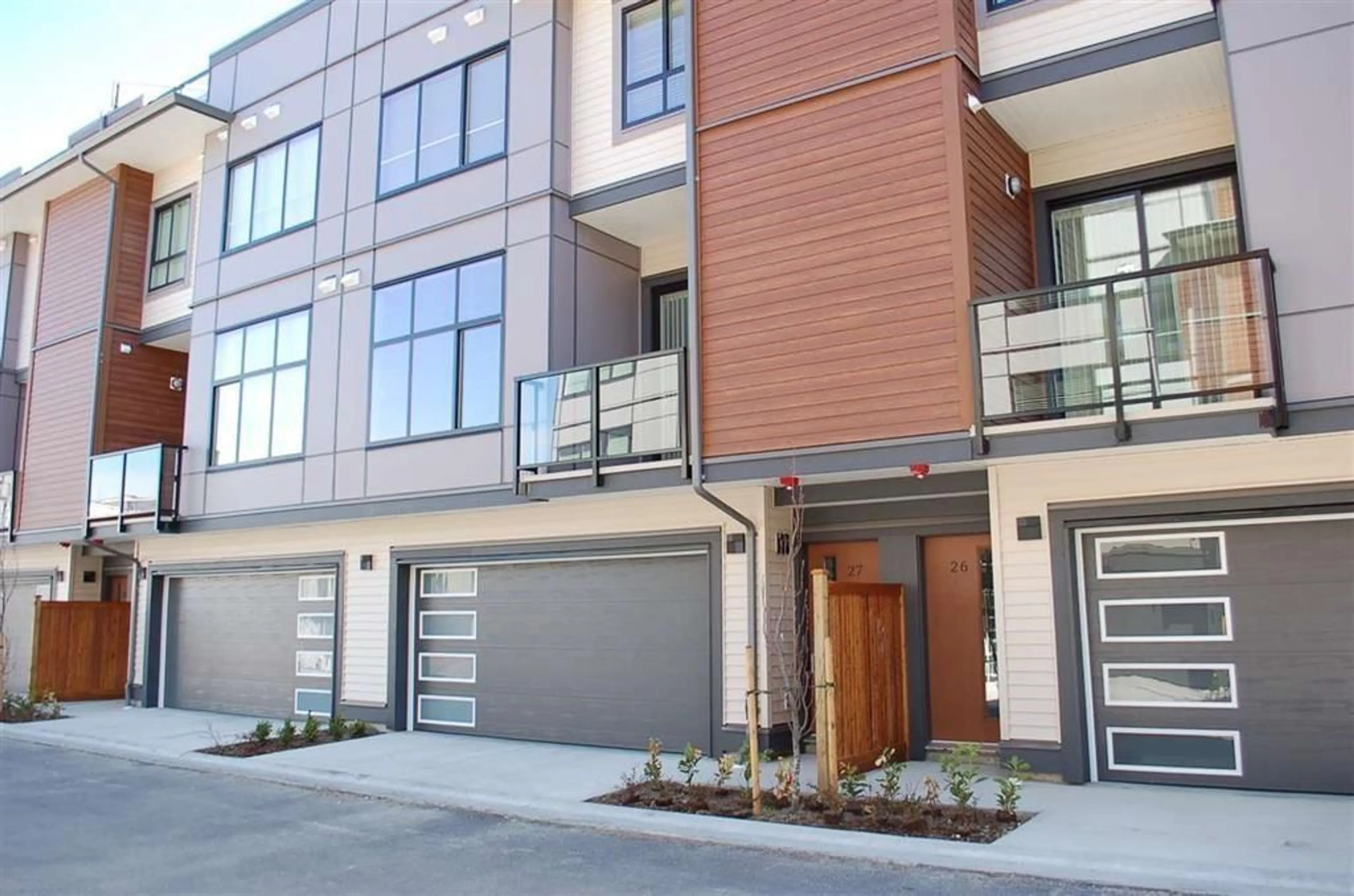 A pic from exterior of the house or condo, the front or back of building for 27 20852 78B AVENUE, Langley British Columbia V2Y0X6