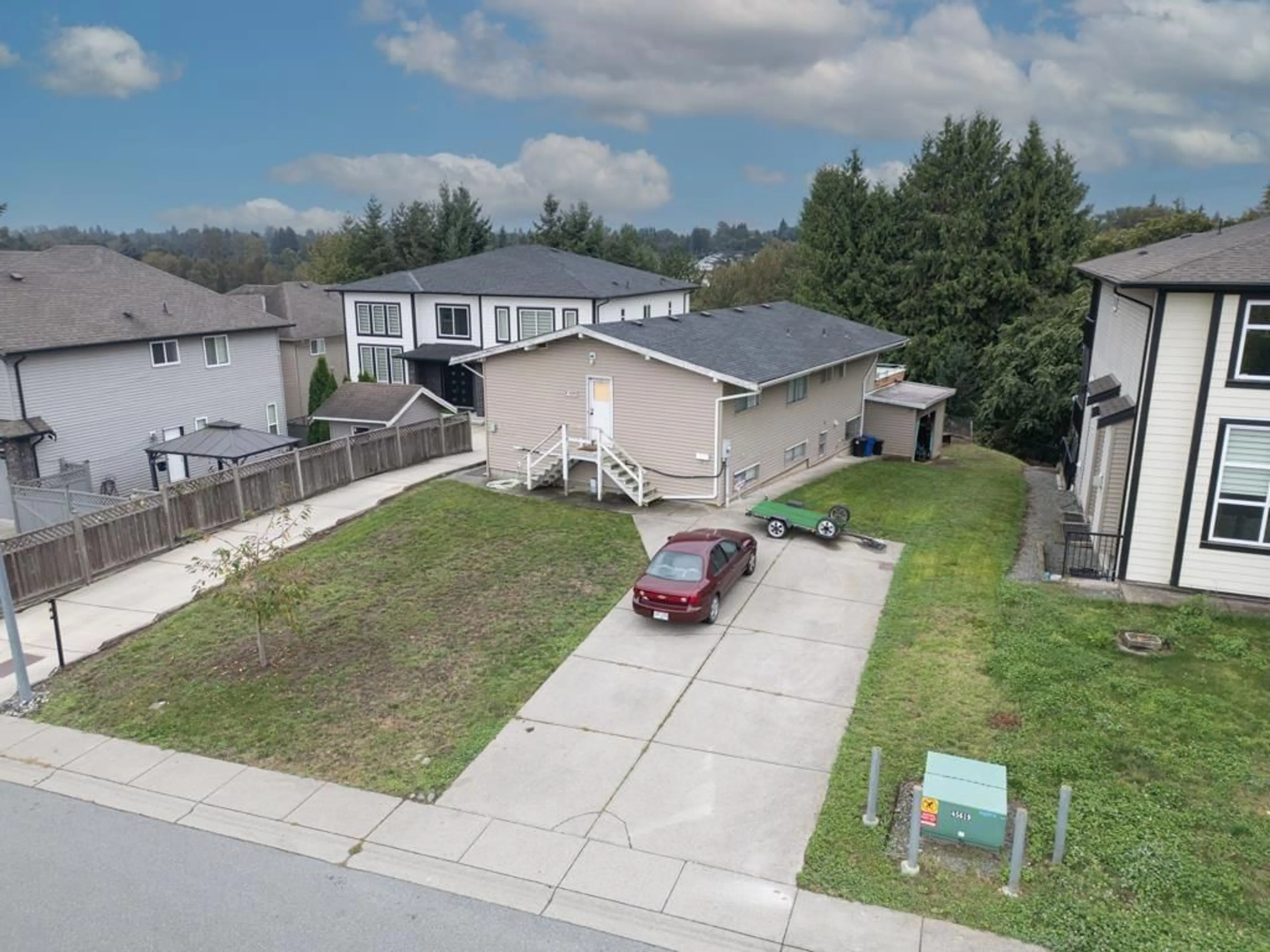 Frontside or backside of a home, the fenced backyard for 4 3363 HORN STREET, Abbotsford British Columbia V2S7B3