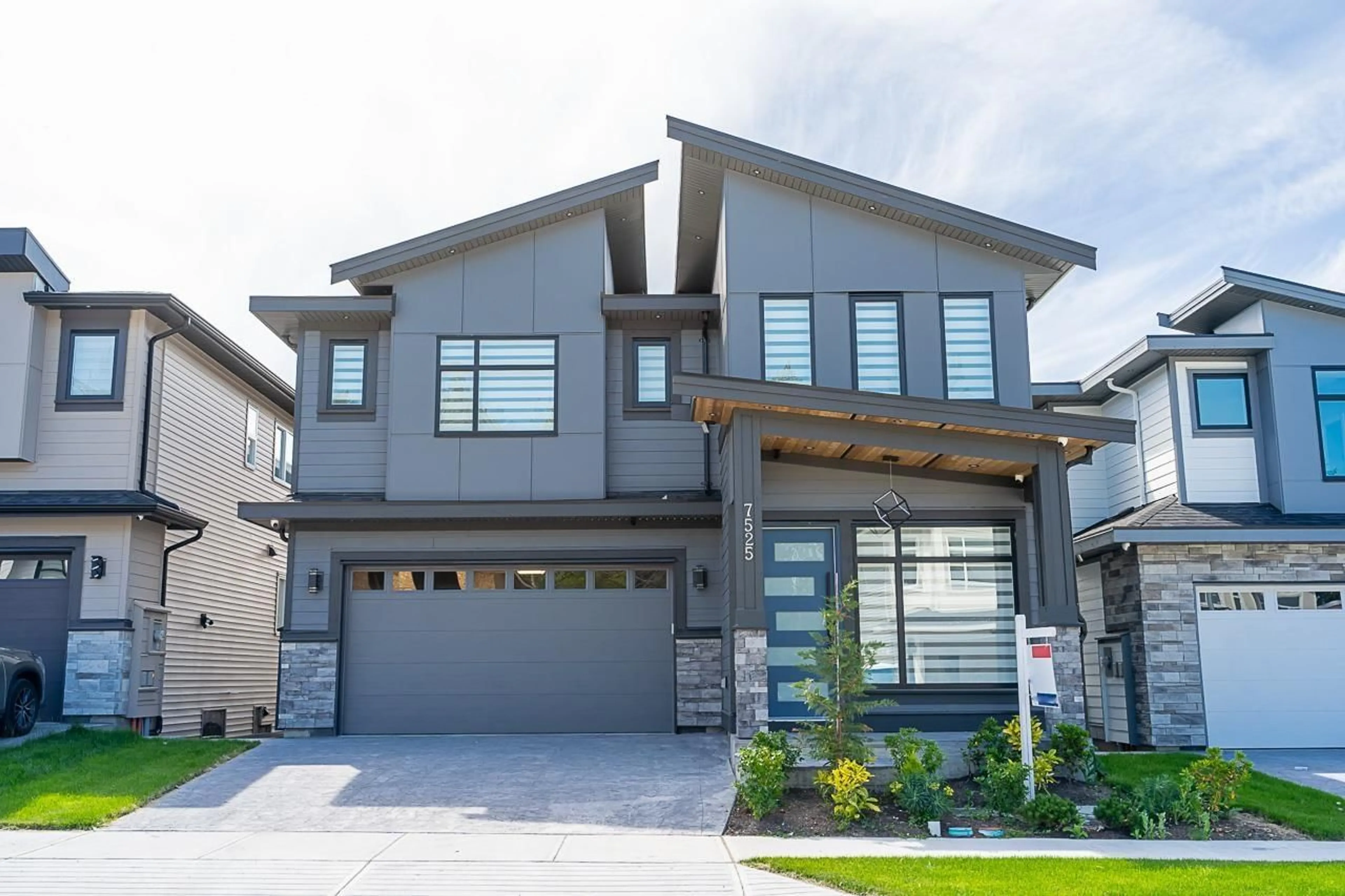 Home with vinyl exterior material, street for 7525 205A, Langley British Columbia V2Y1V5