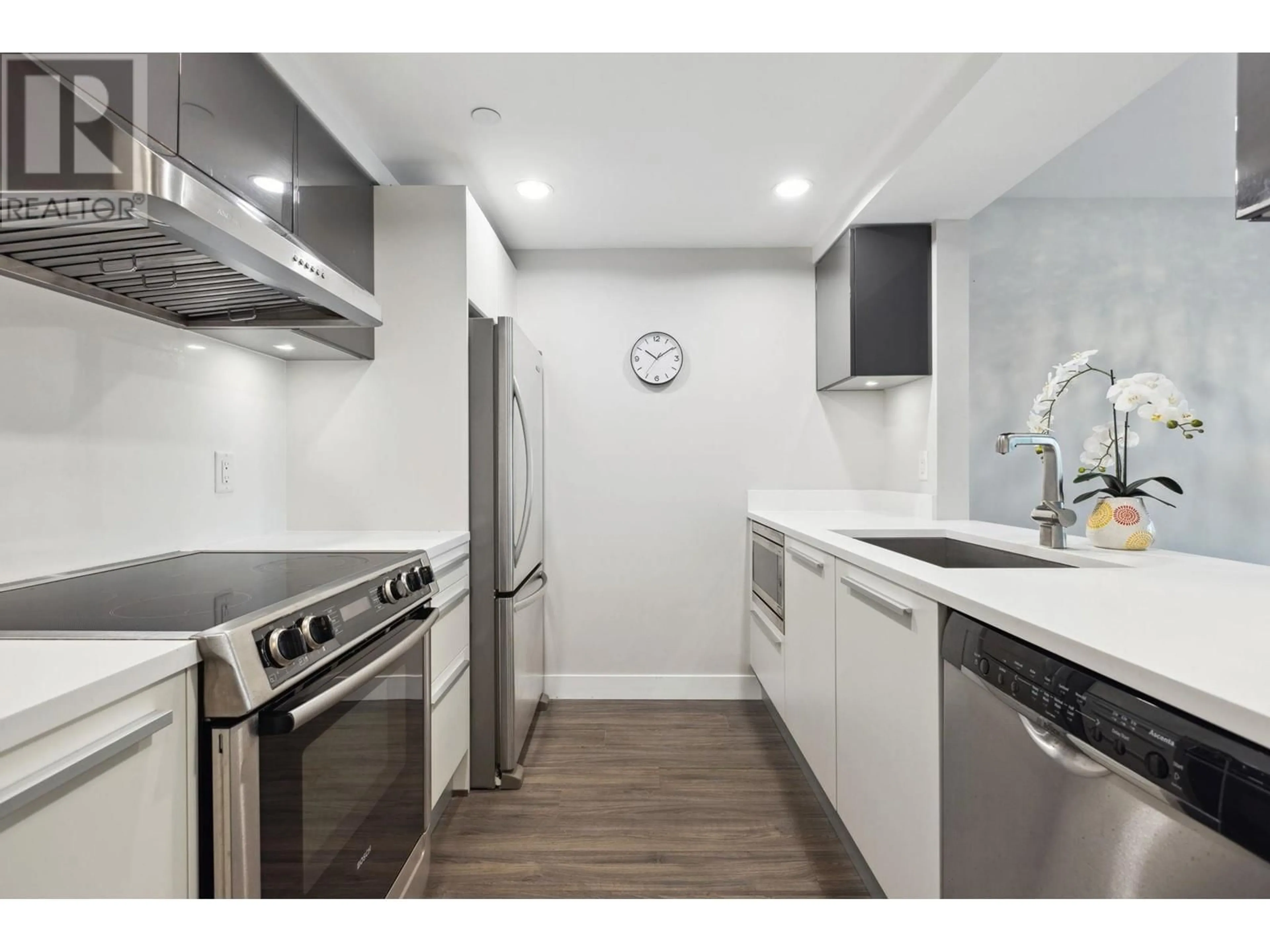 Standard kitchen, wood floors for 504 1323 HOMER STREET, Vancouver British Columbia V6B5T1