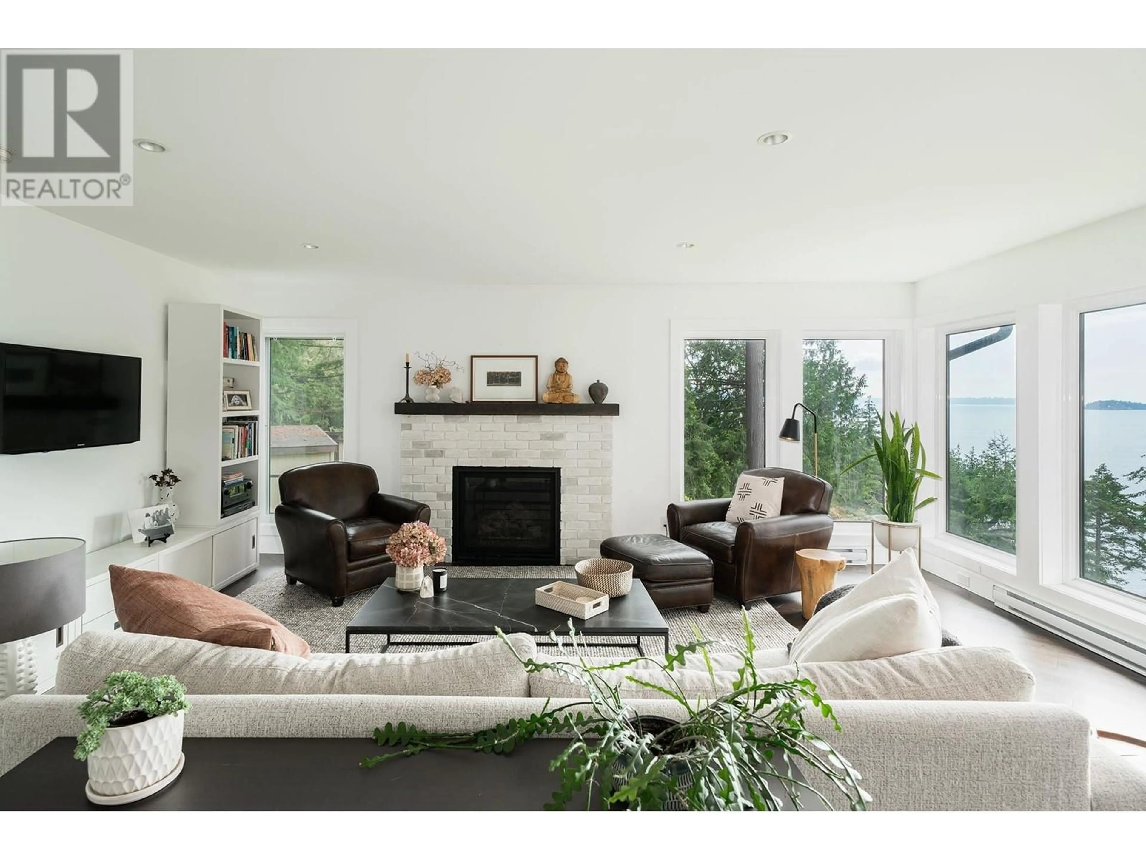 Living room, wood floors for 297 DAVID ROAD, Bowen Island British Columbia V0N1G1