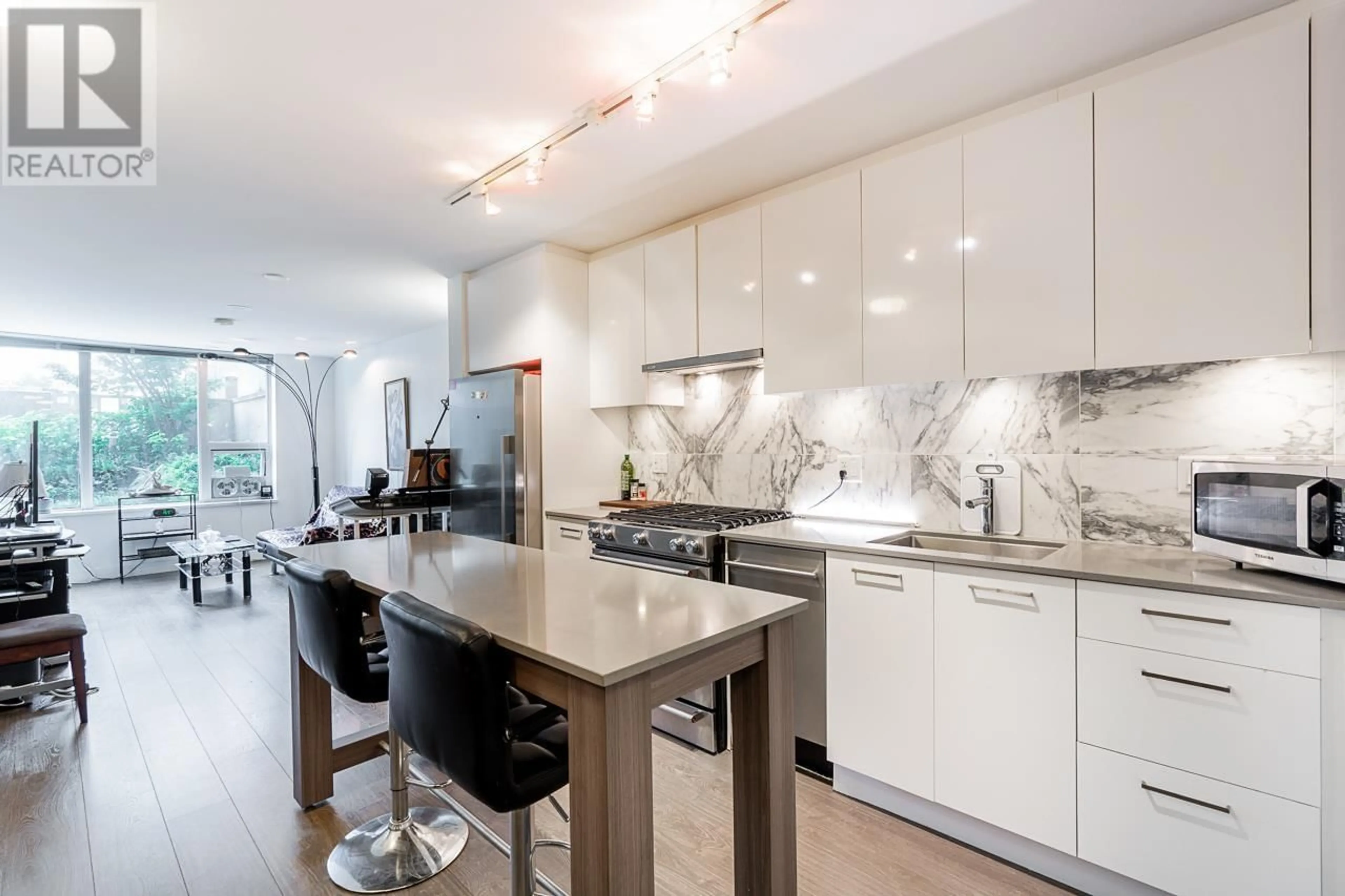 Contemporary kitchen for 202 231 E PENDER STREET, Vancouver British Columbia V6A0G3