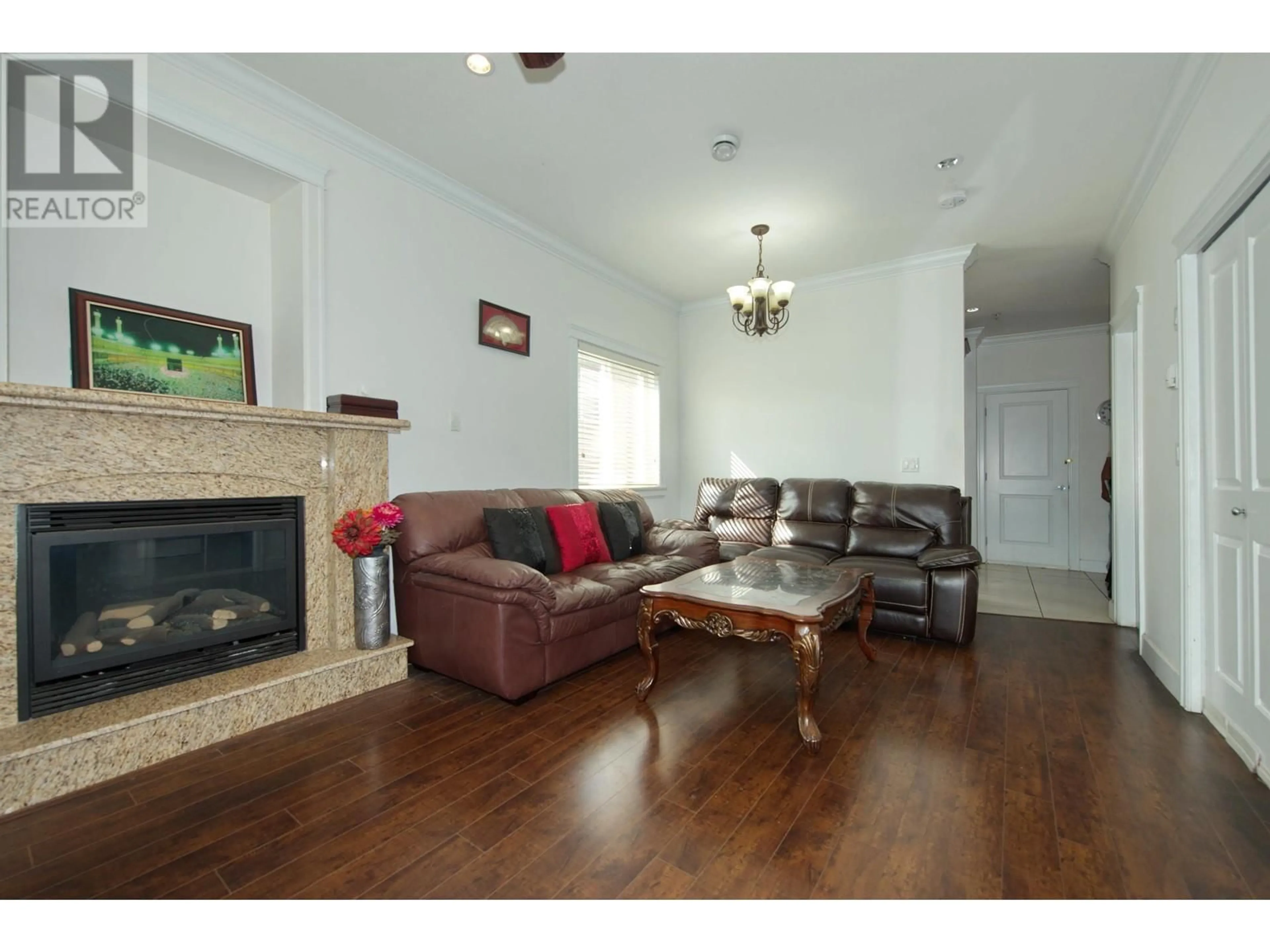 Living room, wood floors for 6727 MAIN STREET, Vancouver British Columbia V5X3H4