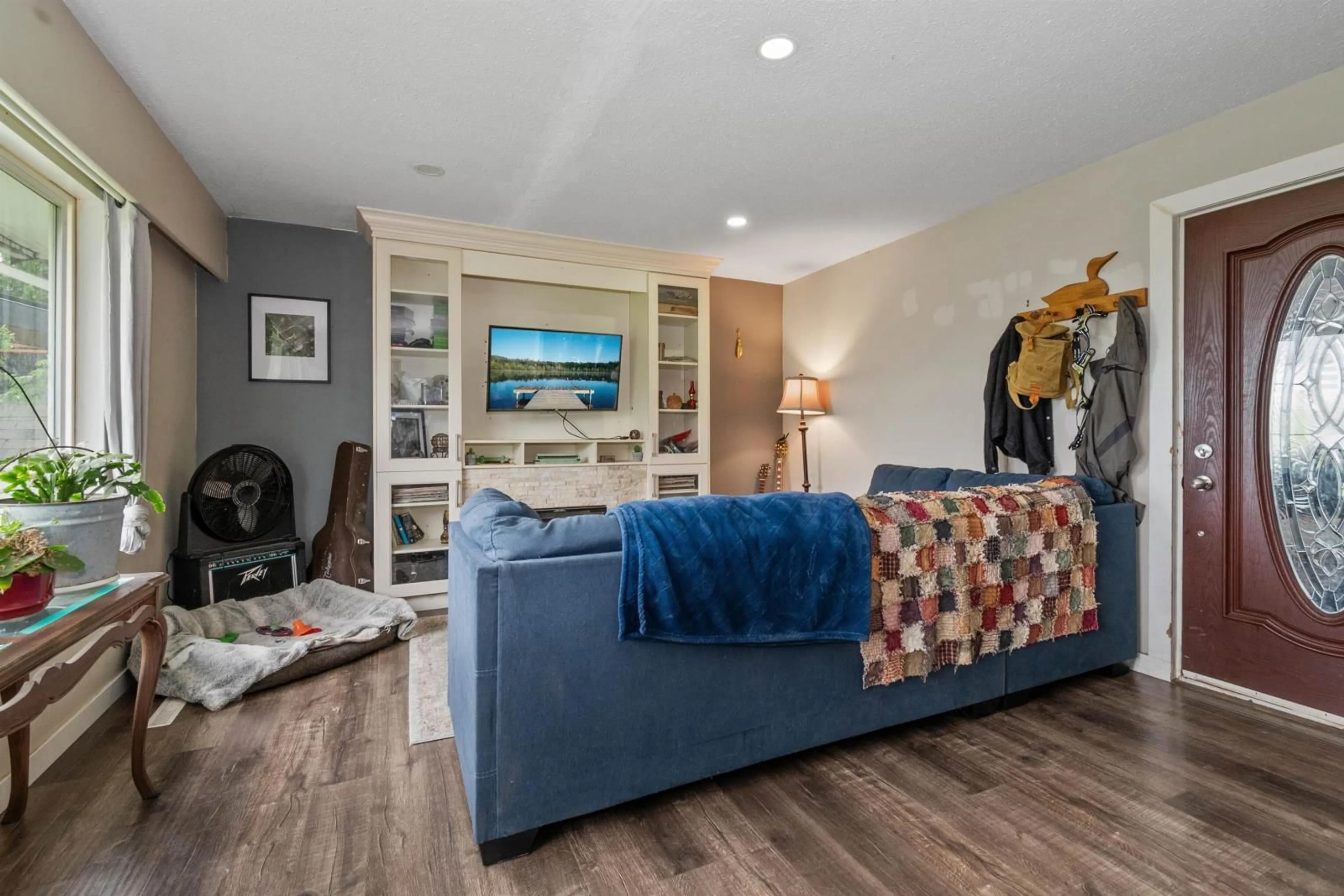 Living room, wood floors for 5825 JINKERSON ROAD, Chilliwack British Columbia V2R0C8