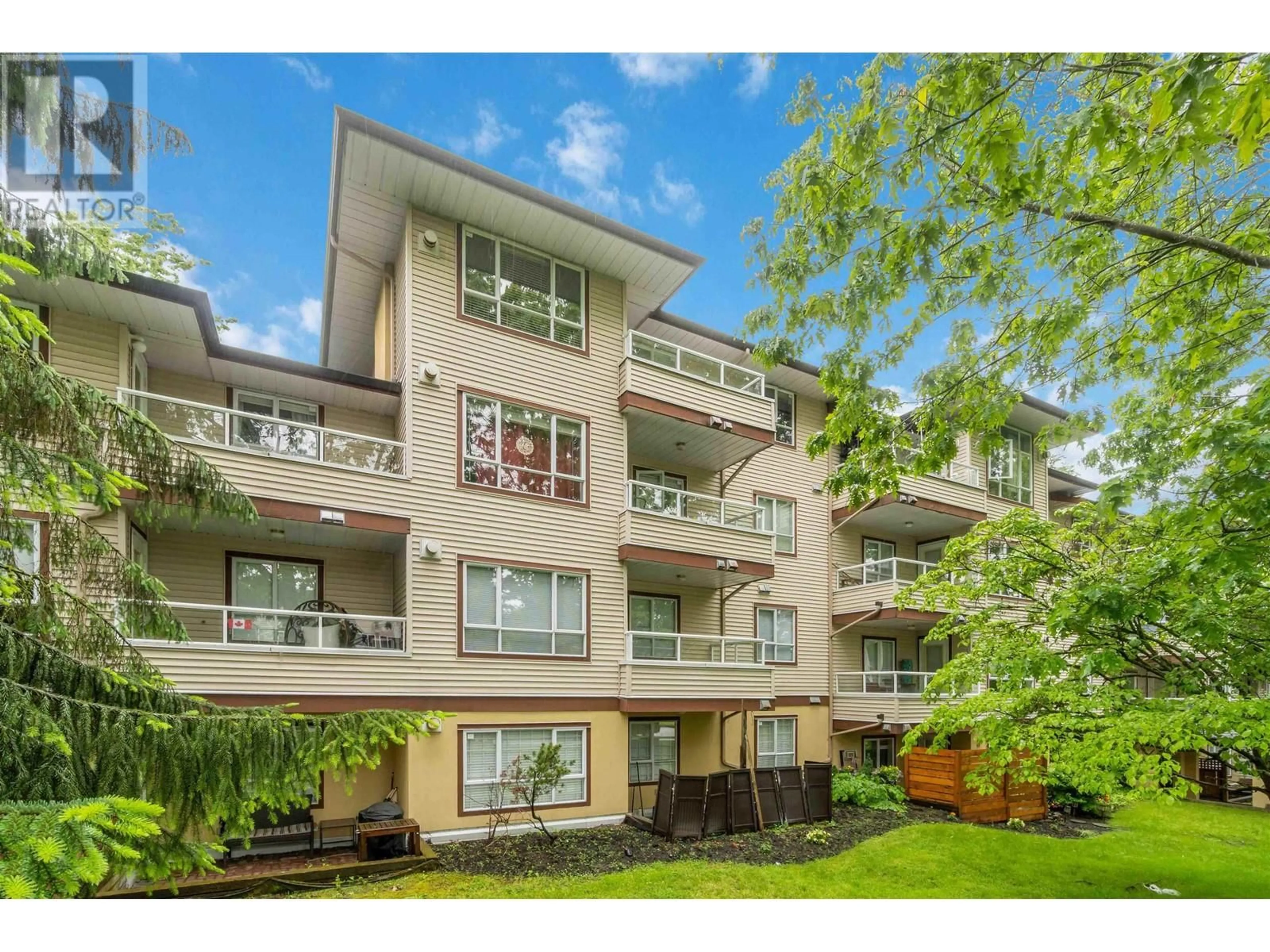 A pic from exterior of the house or condo, the front or back of building for 202 5667 SMITH AVENUE, Burnaby British Columbia V5H2K7