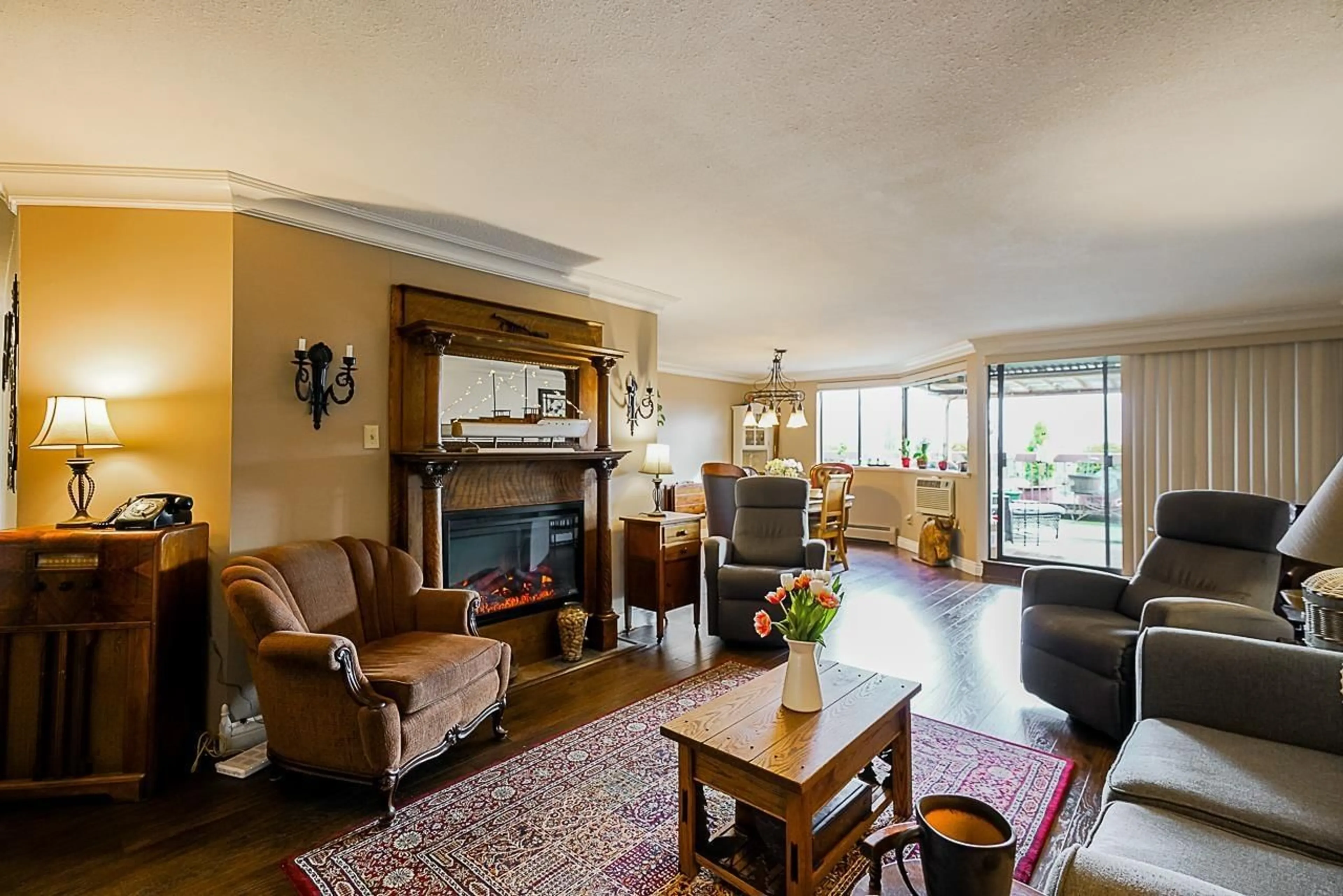 Living room, wood floors for 901 31955 OLD YALE ROAD, Abbotsford British Columbia V2T4N1