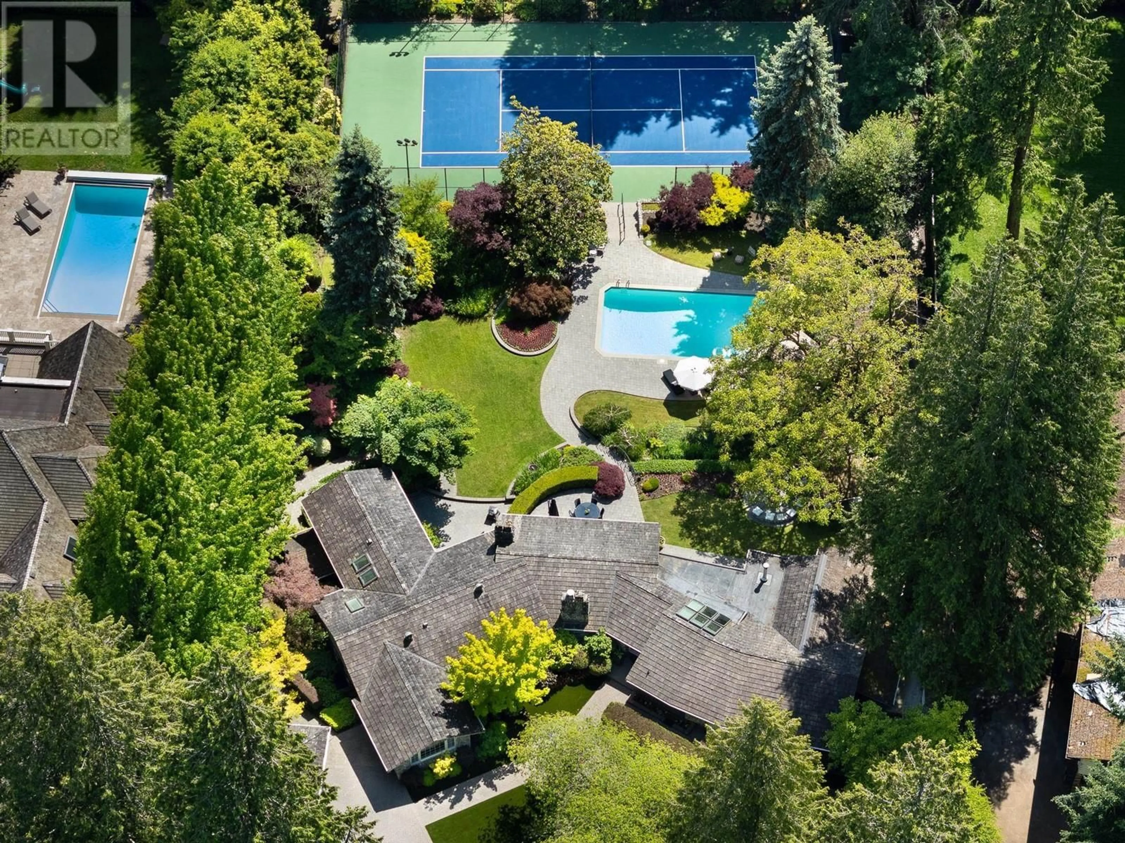 Indoor or outdoor pool for 2970 PALMERSTON AVENUE, West Vancouver British Columbia V7V2X3