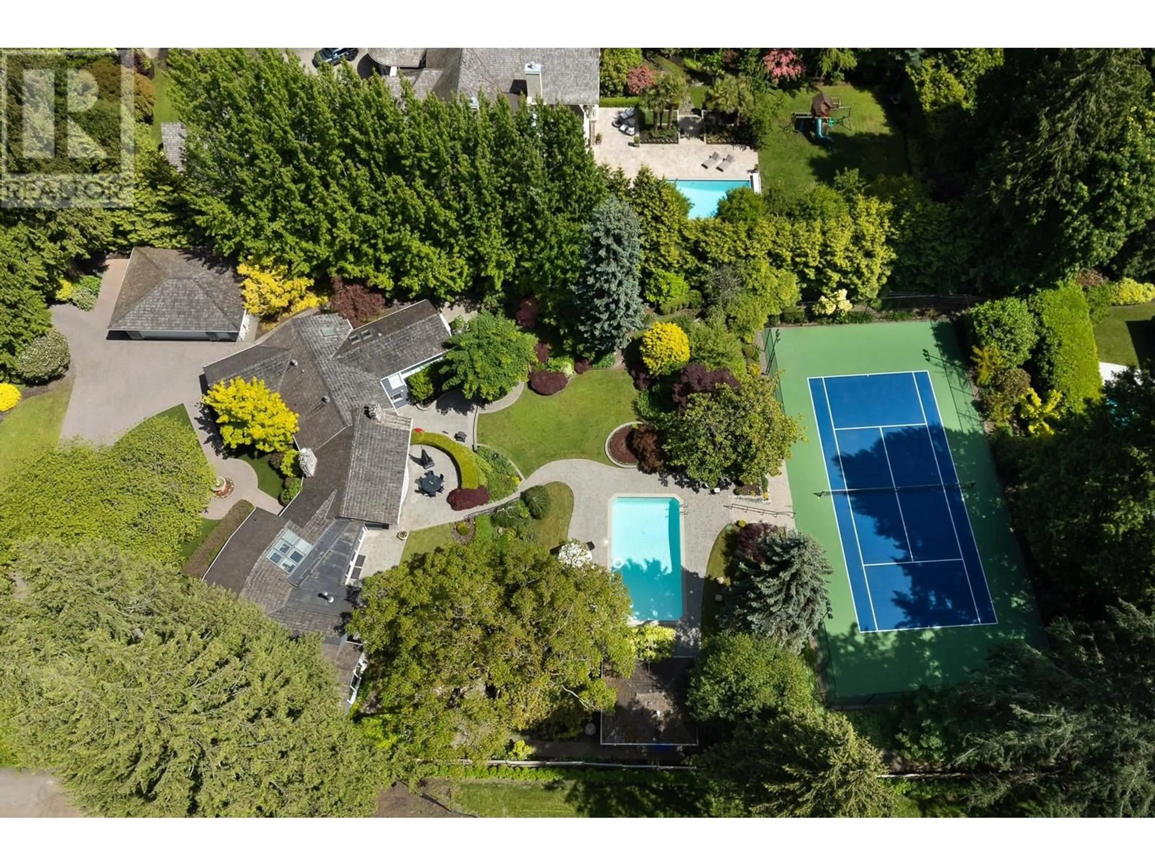 Indoor or outdoor pool for 2970 PALMERSTON AVENUE, West Vancouver British Columbia V7V2X3