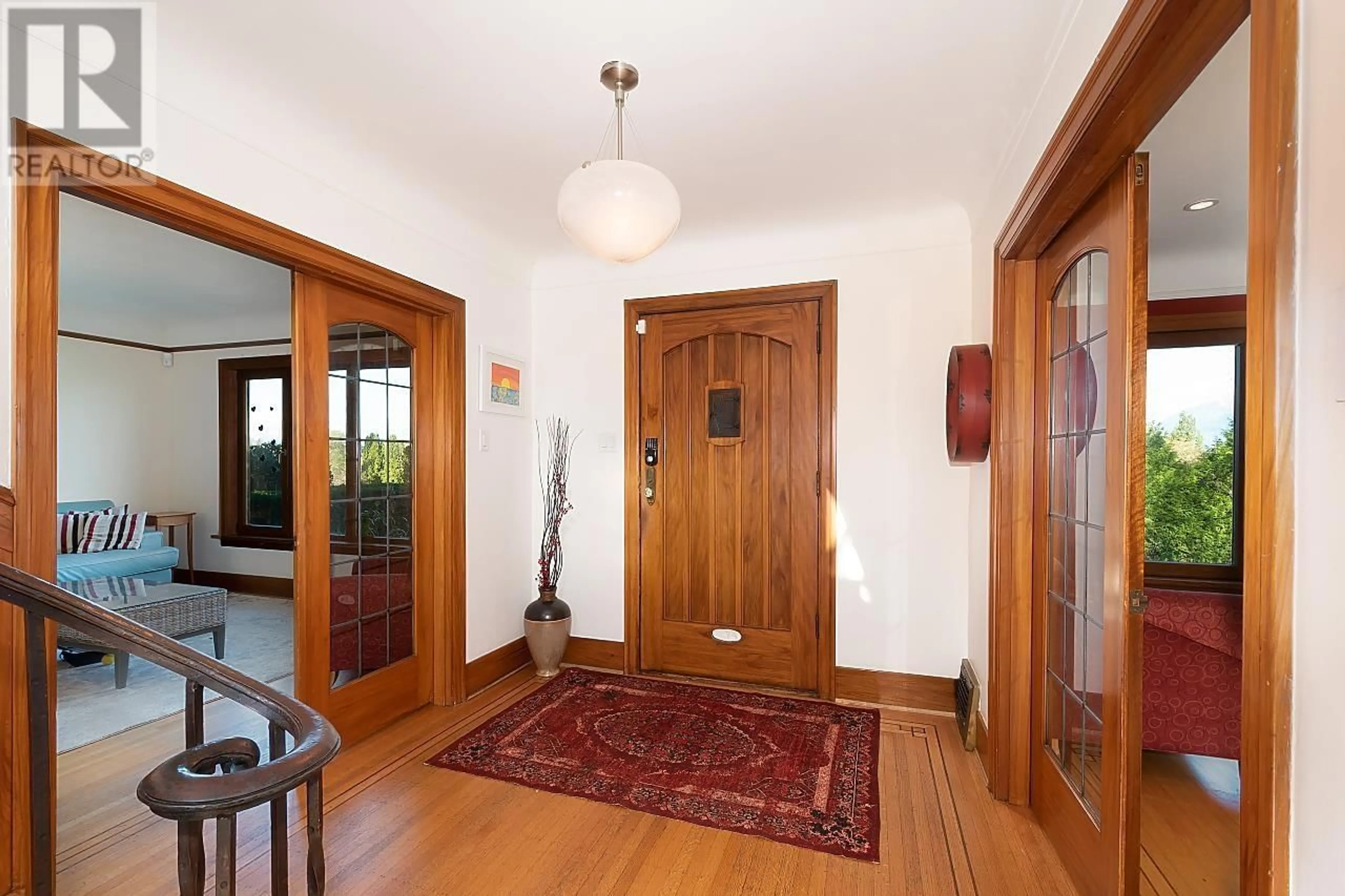 Indoor foyer, wood floors for 4086 W 8TH AVENUE, Vancouver British Columbia V6R1Z6