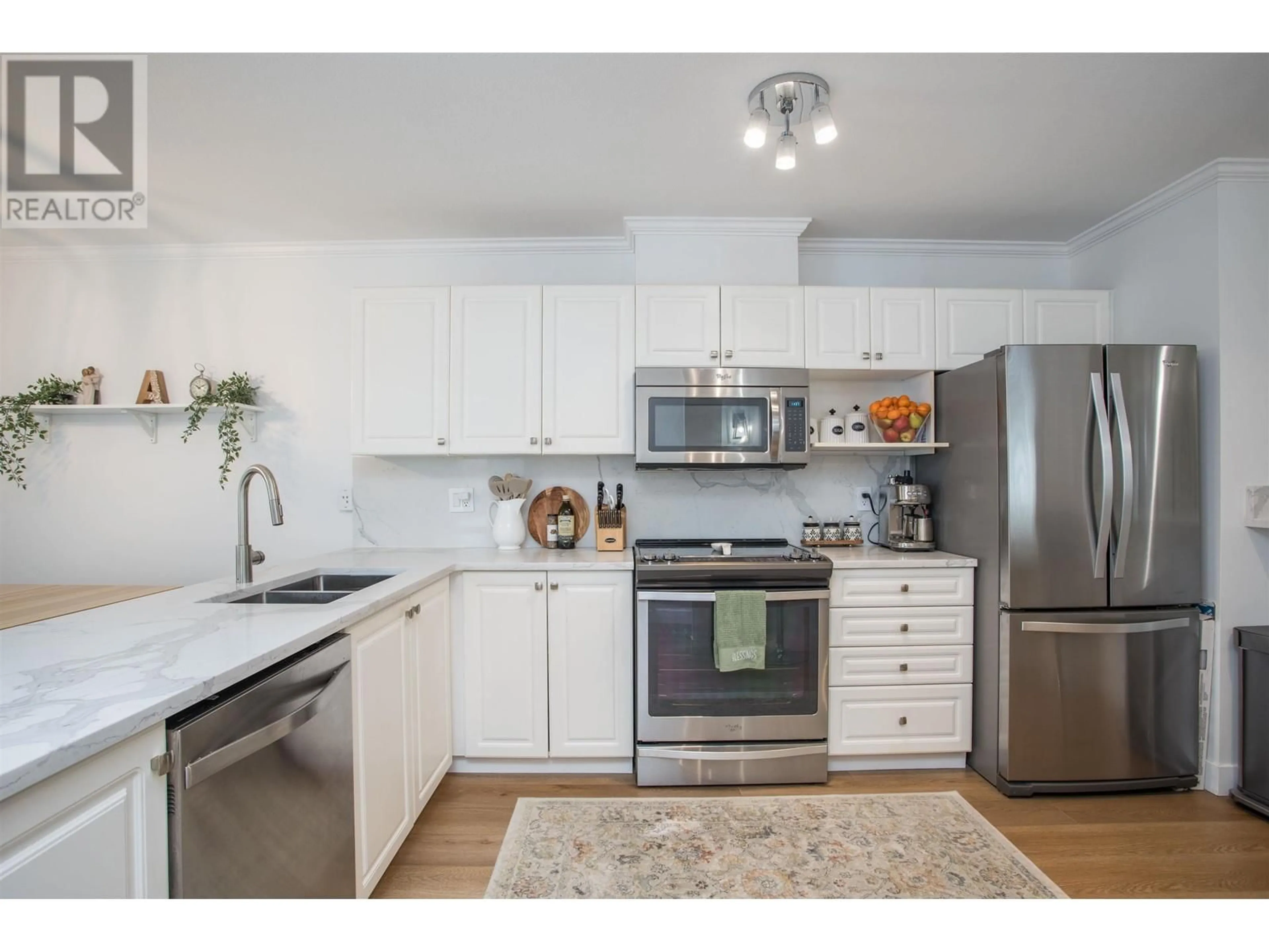 Open concept kitchen for 301 22230 NORTH AVENUE, Maple Ridge British Columbia V2X2L5