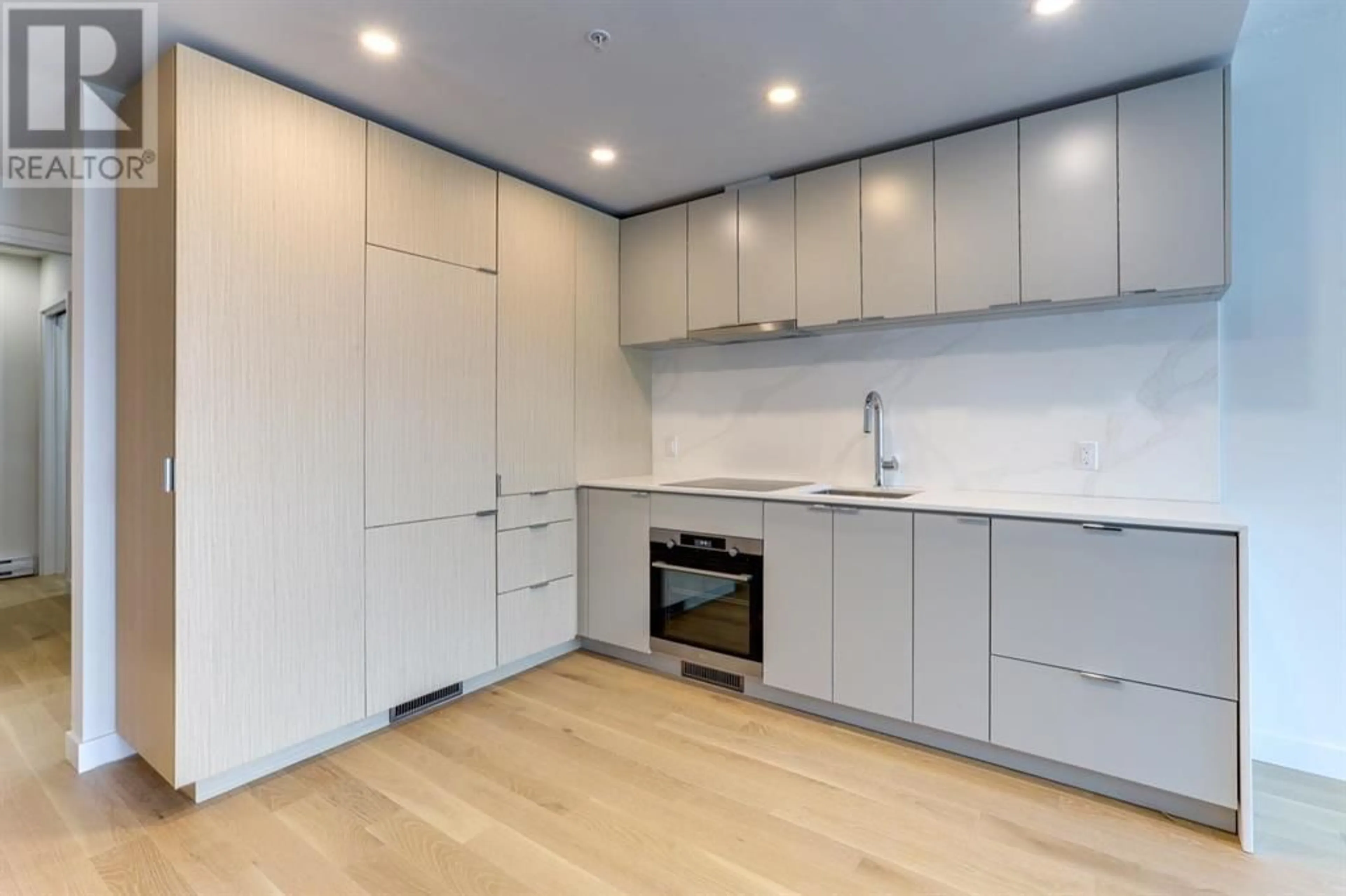 Standard kitchen for 506 239 KEEFER STREET, Vancouver British Columbia V6A1X6