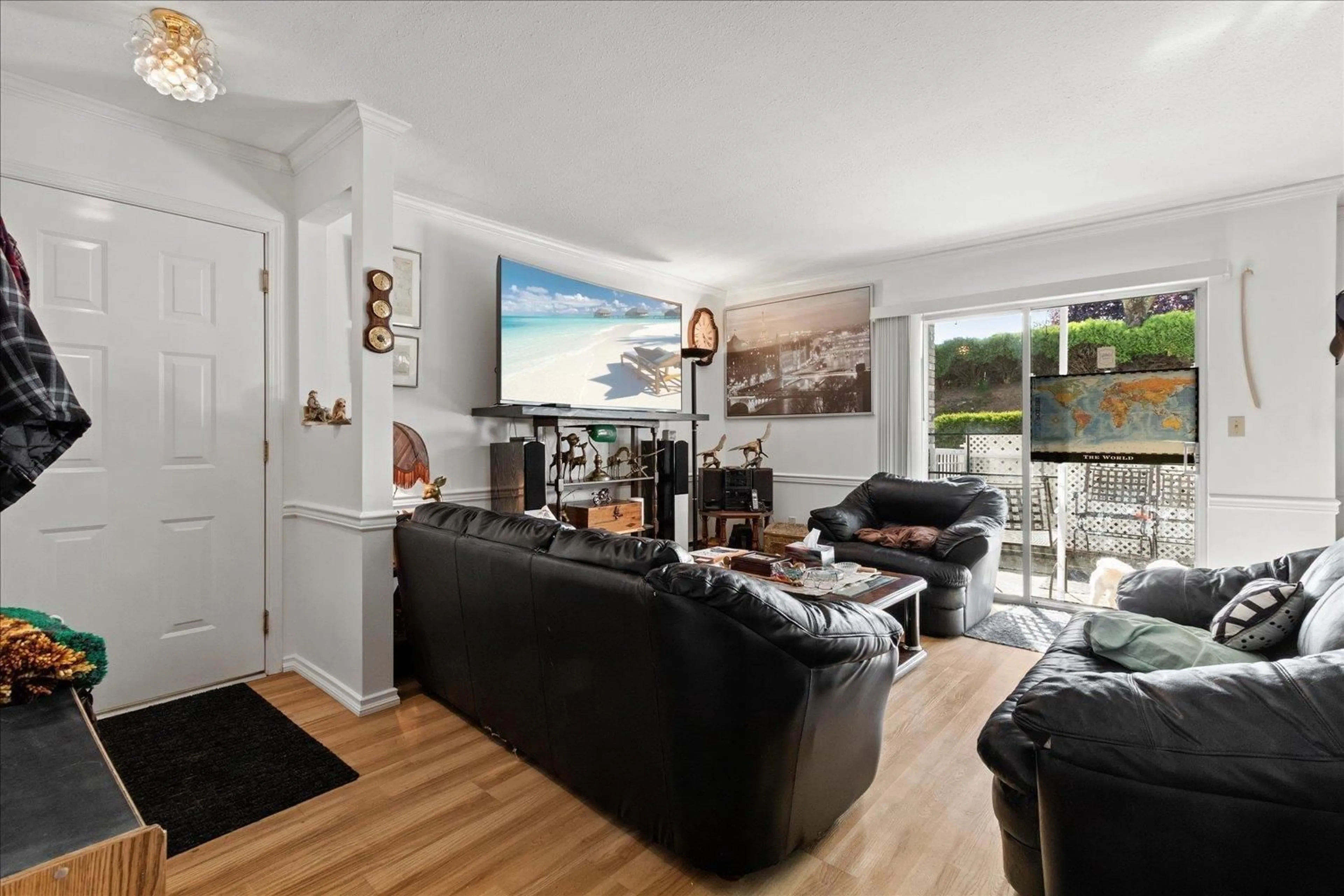 Living room, wood floors for 39 2938 TRAFALGAR STREET, Abbotsford British Columbia V2S4N3