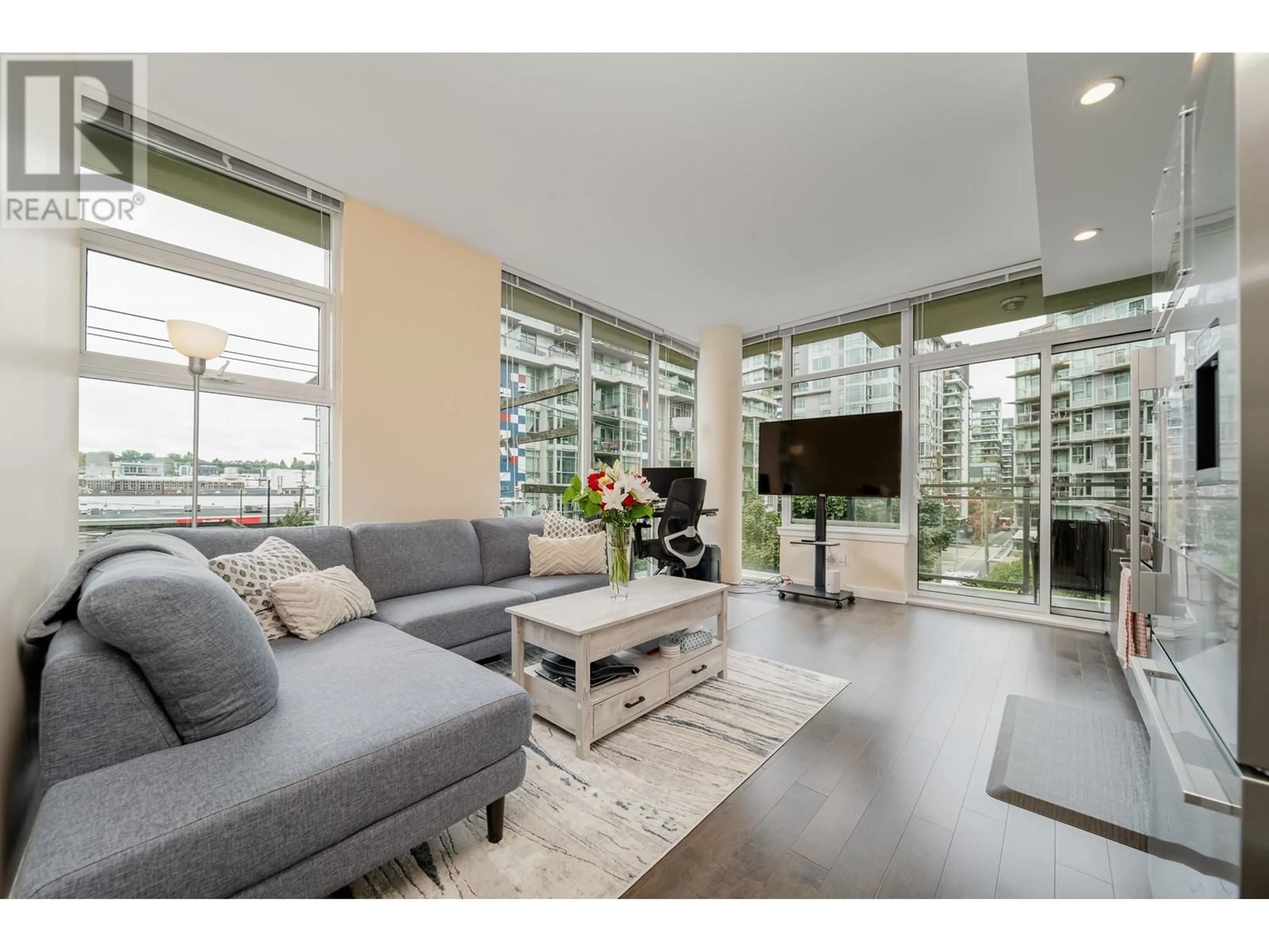 Living room, wood floors for 504 38 W 1ST AVENUE, Vancouver British Columbia V5Y0K3