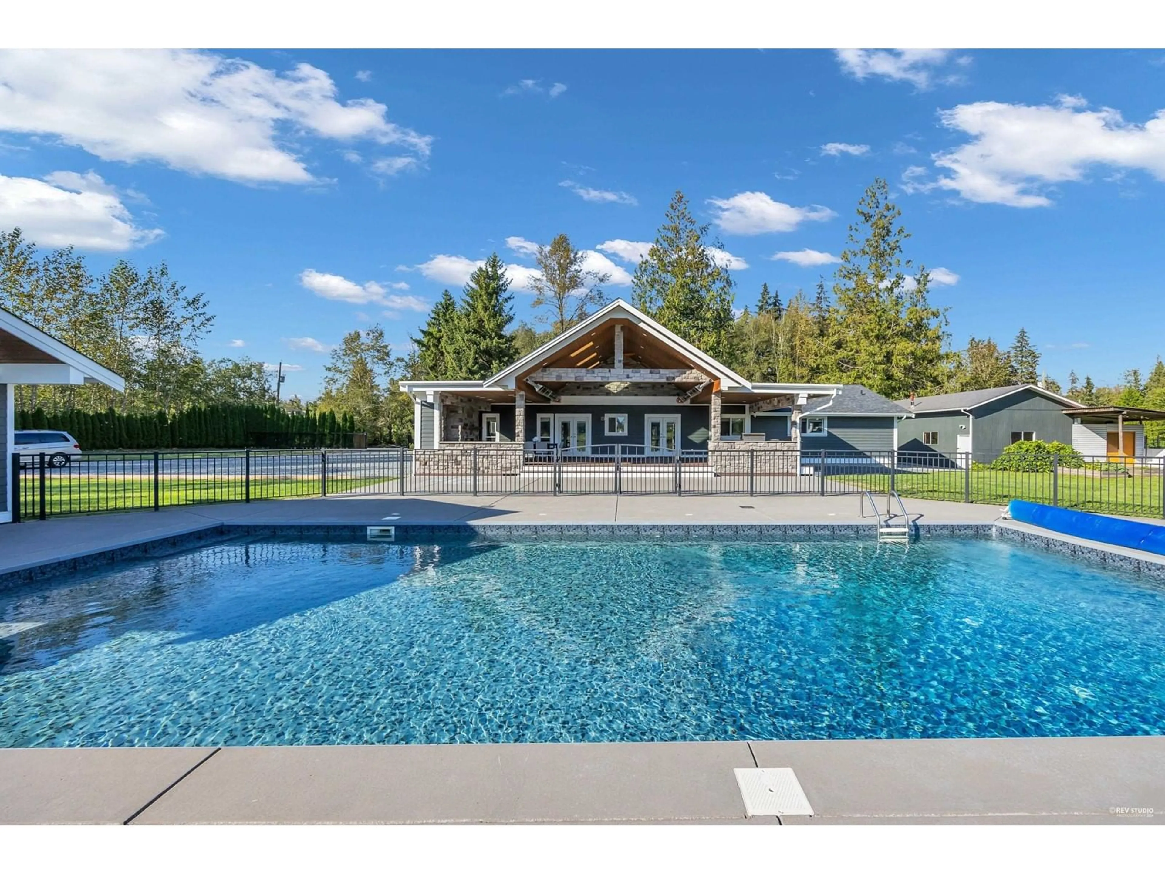 Indoor or outdoor pool for 21298 36 AVENUE, Langley British Columbia V3A8N6