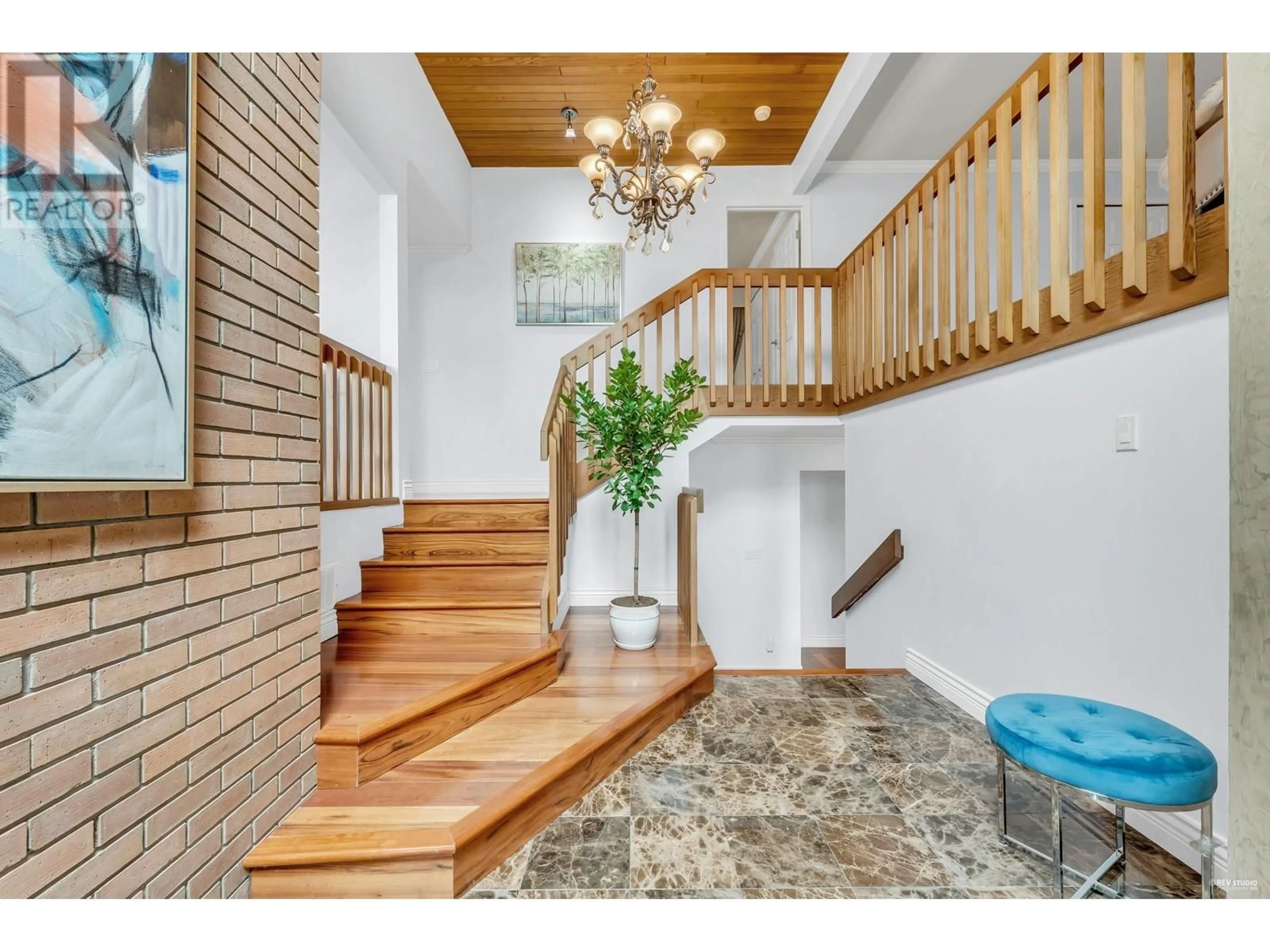 Indoor foyer, wood floors for 2171 WESTHILL WYND, West Vancouver British Columbia V7S2Z3