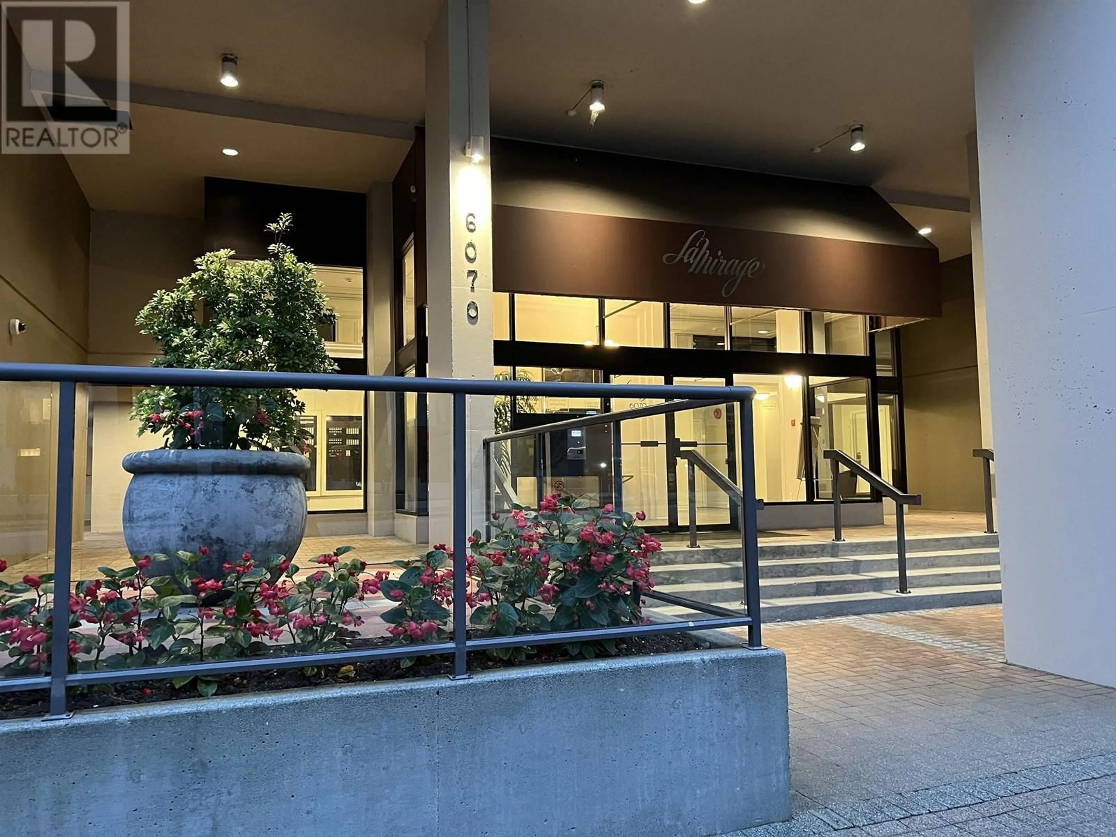 Indoor lobby for 208 6070 MCMURRAY AVENUE, Burnaby British Columbia V5H4J3