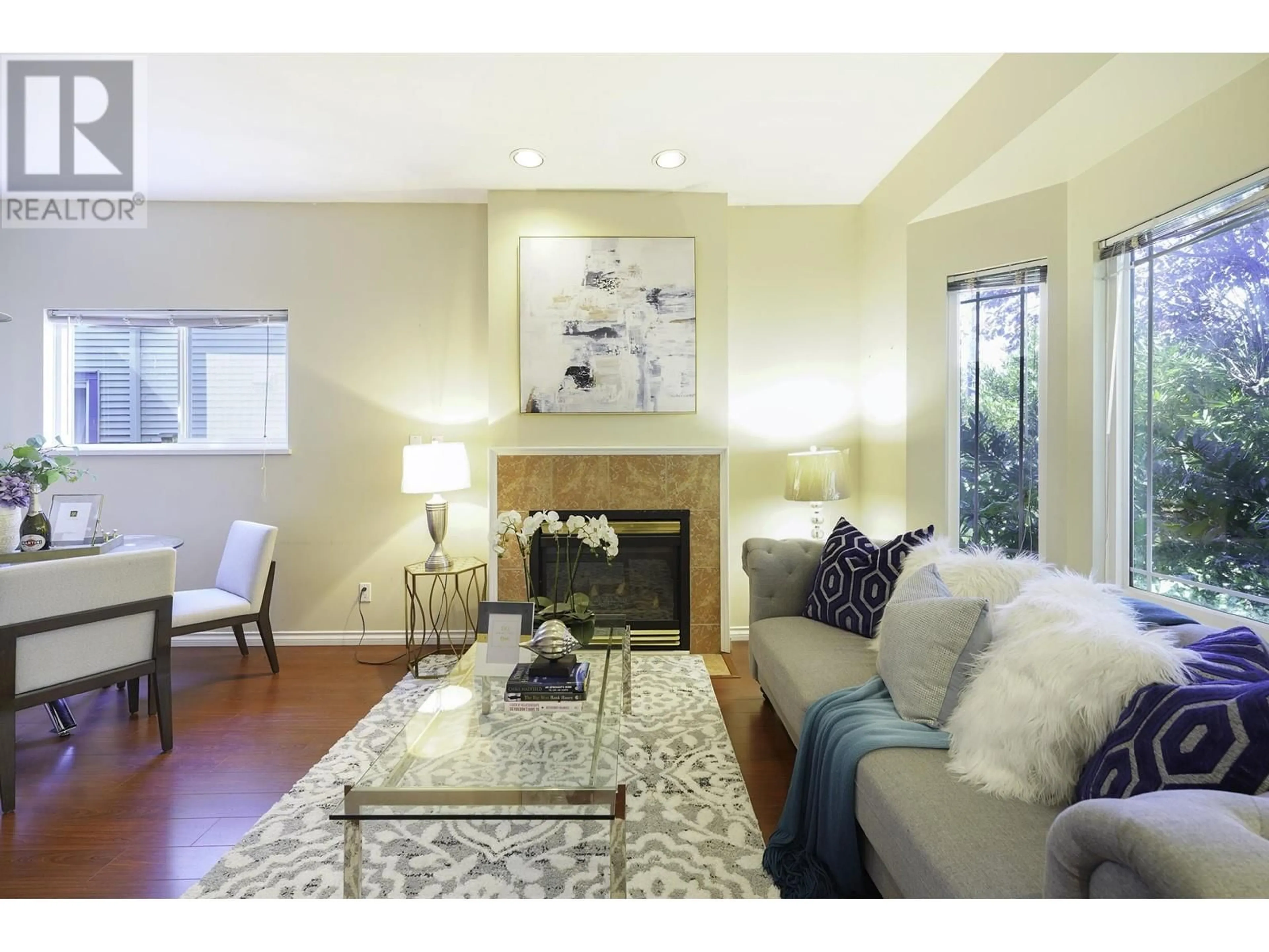 Living room, wood floors for 7668 BENNETT ROAD, Richmond British Columbia V6Y1N2