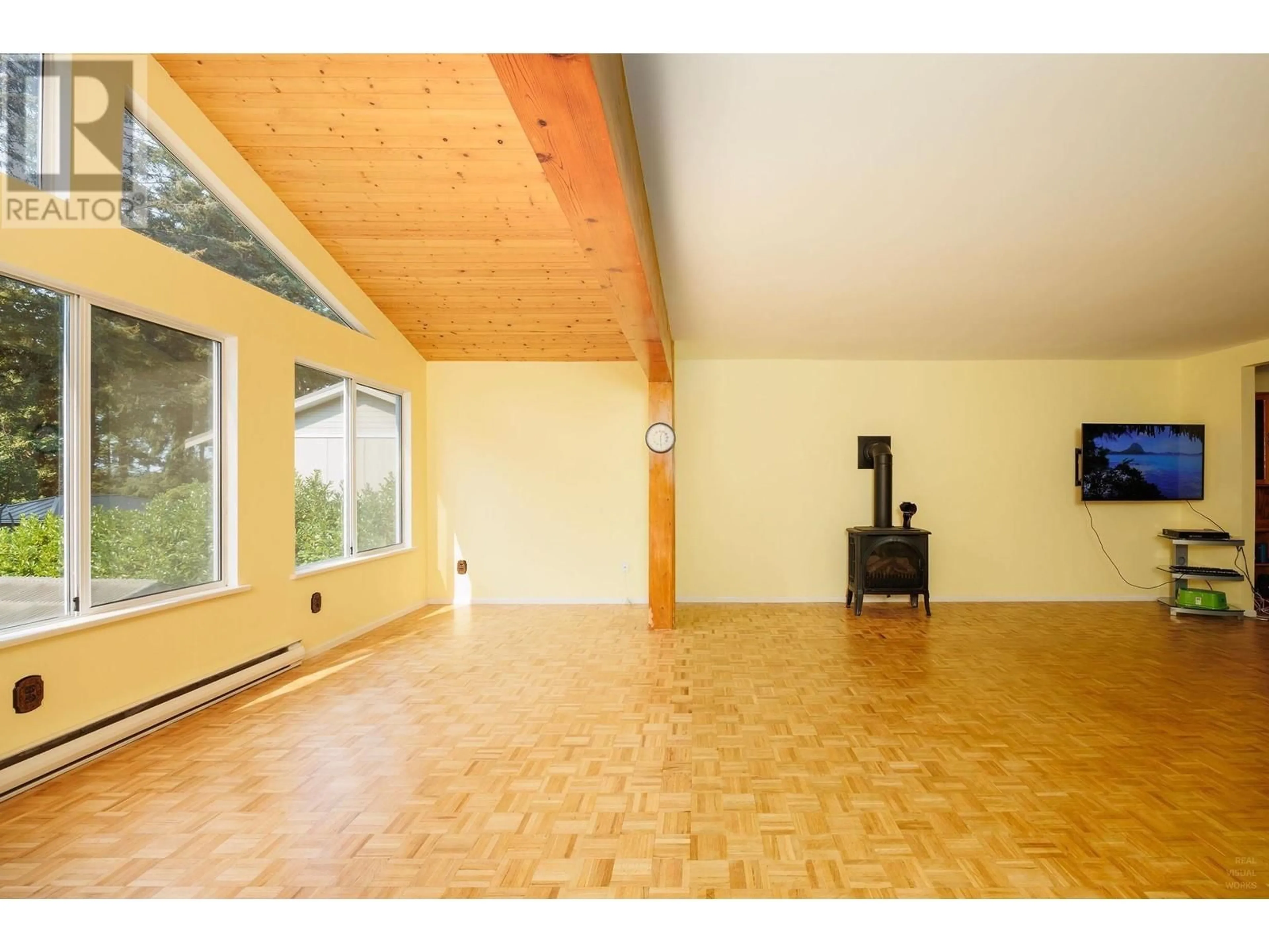 Other indoor space, wood floors for 4621 SIMPKINS ROAD, Sechelt British Columbia V7Z0E7