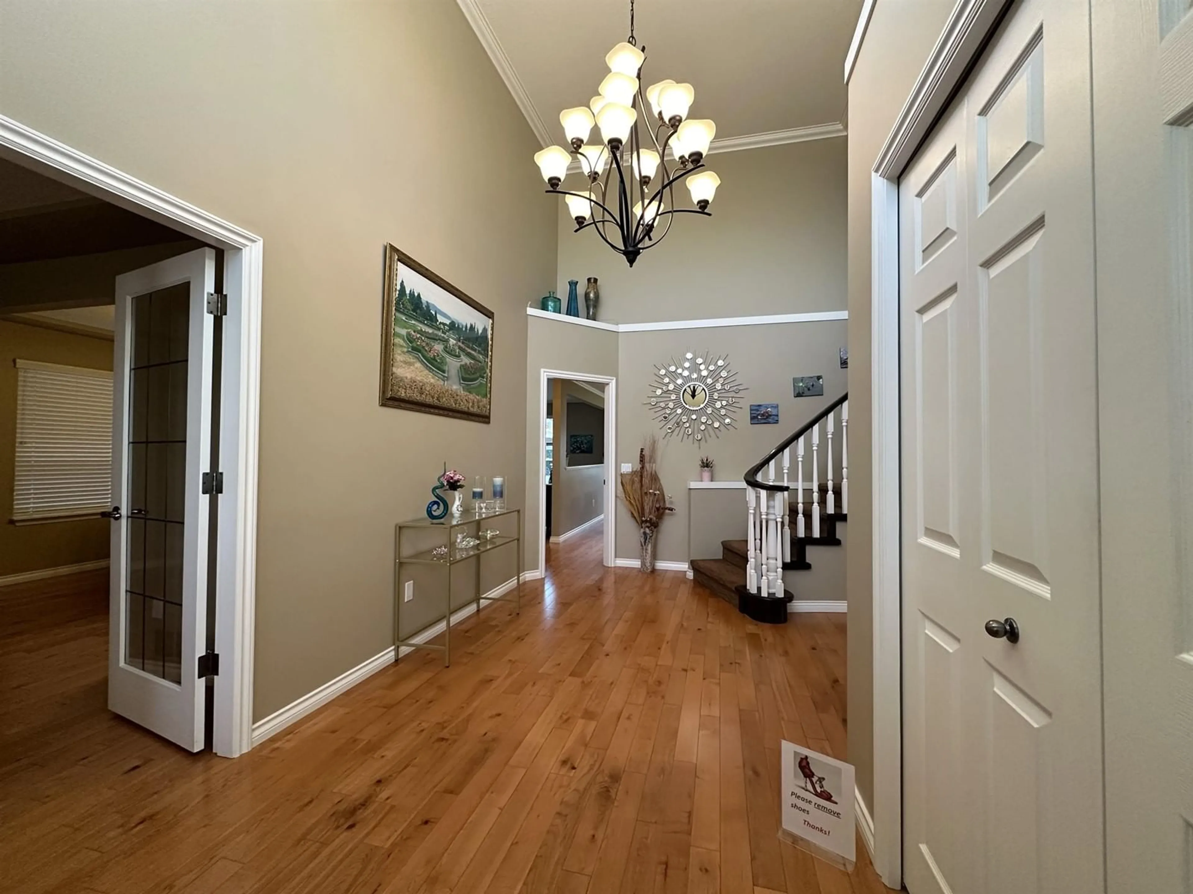 Indoor foyer, wood floors for 14897 22 AVENUE, Surrey British Columbia V4A9J2