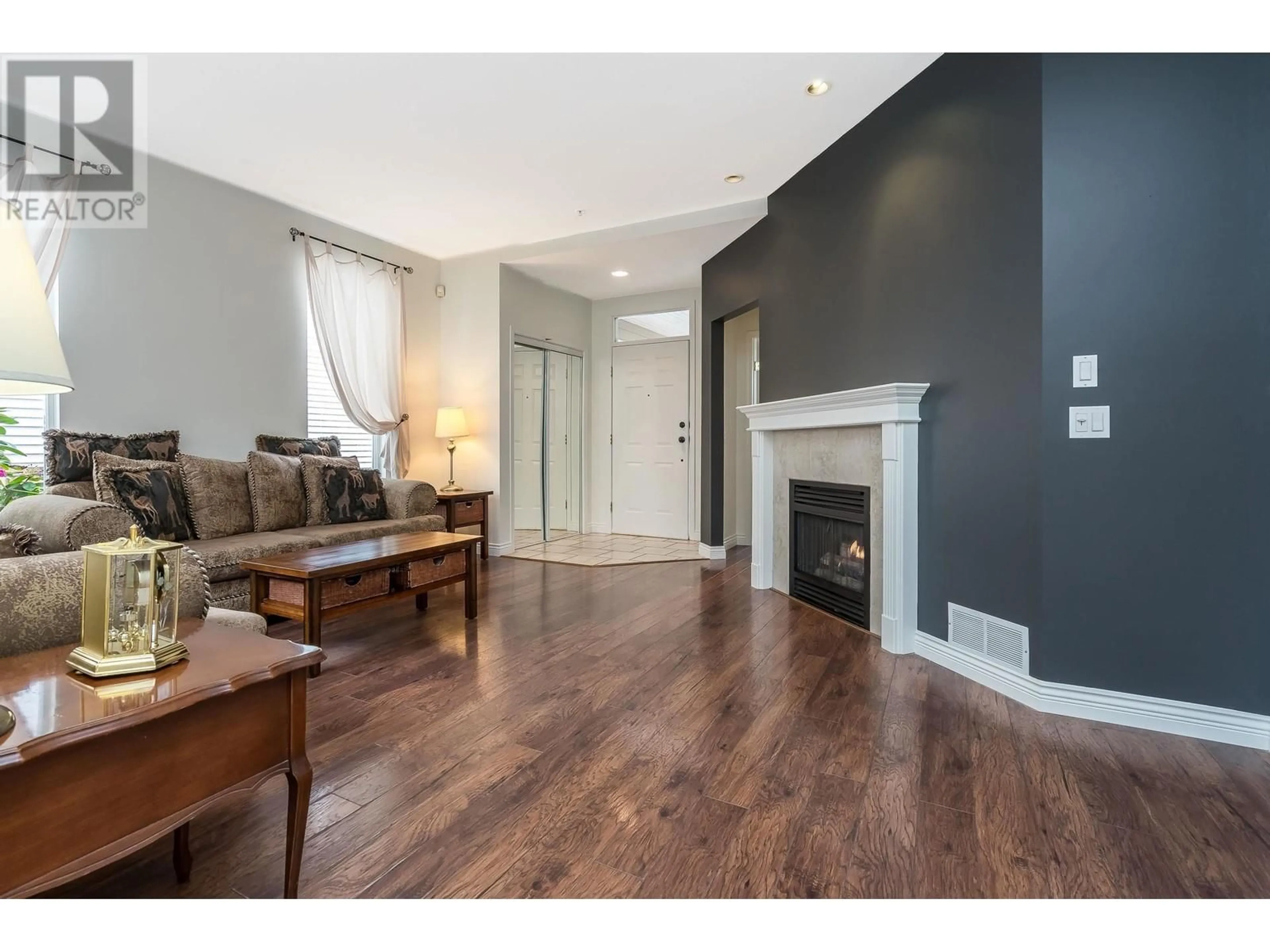 Living room, wood floors for 19854 BUTTERNUT LANE, Pitt Meadows British Columbia V3Y2S7