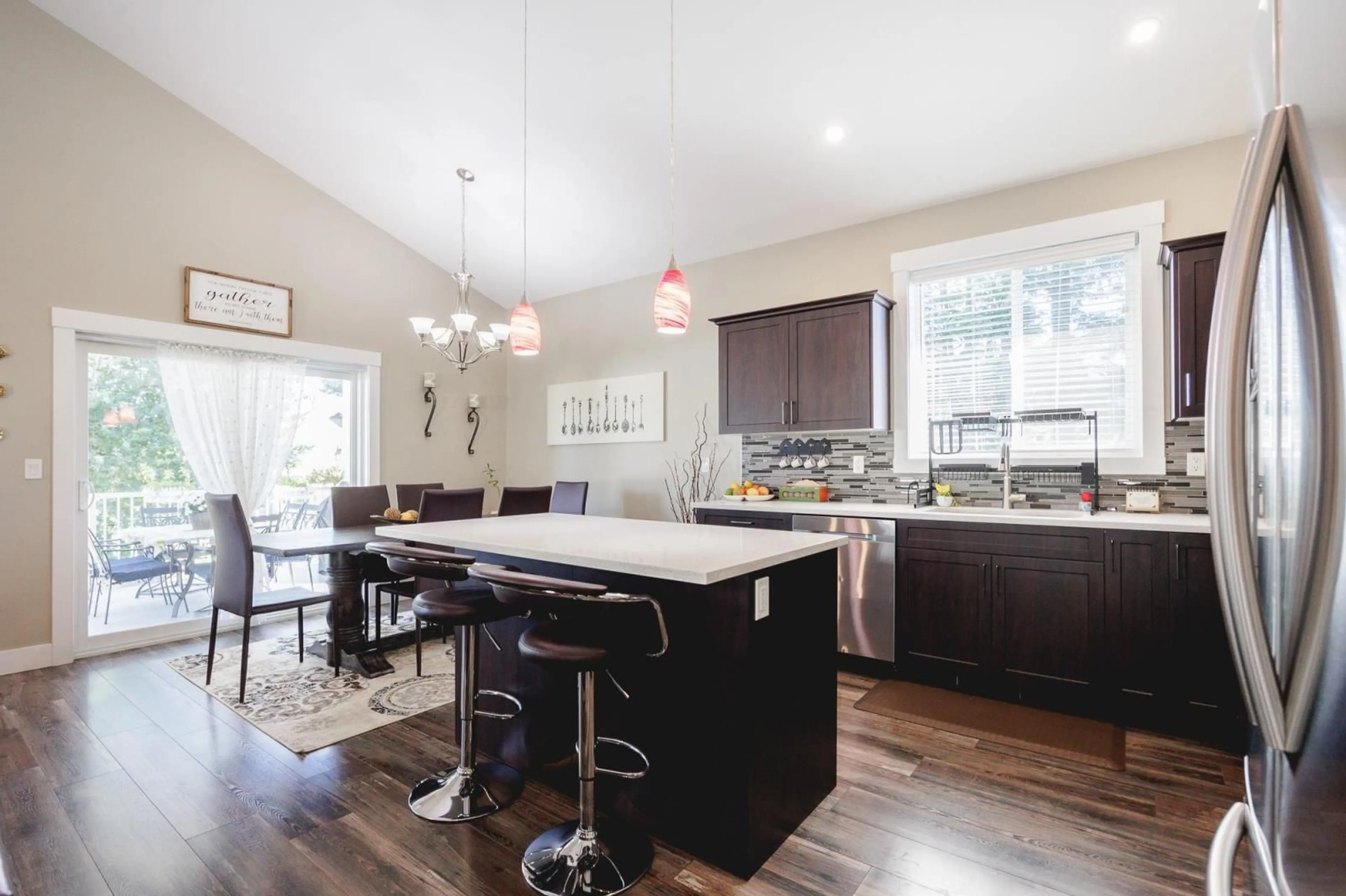 Open concept kitchen for 46181 SECOND AVENUE, Chilliwack British Columbia V2P1S8