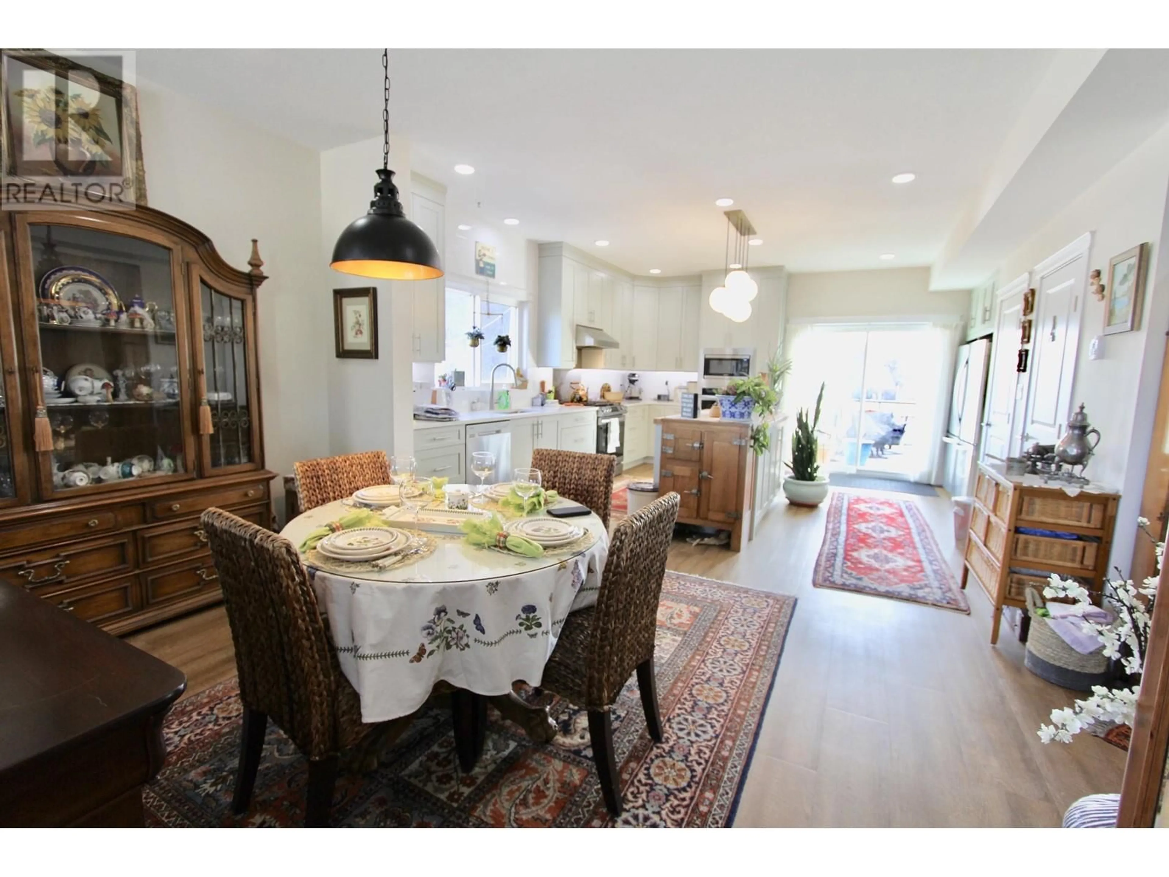 Dining room, wood floors, cottage for 101 985 PATRICIA BOULEVARD, Prince George British Columbia V2L3V6